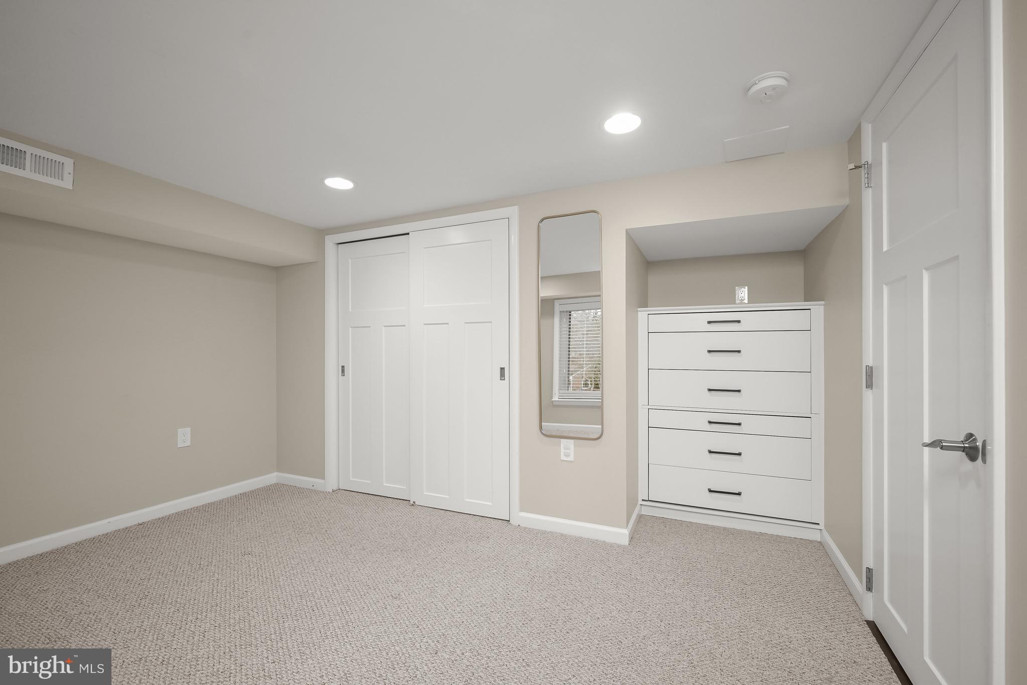 COUNTRY PLACE - Residential