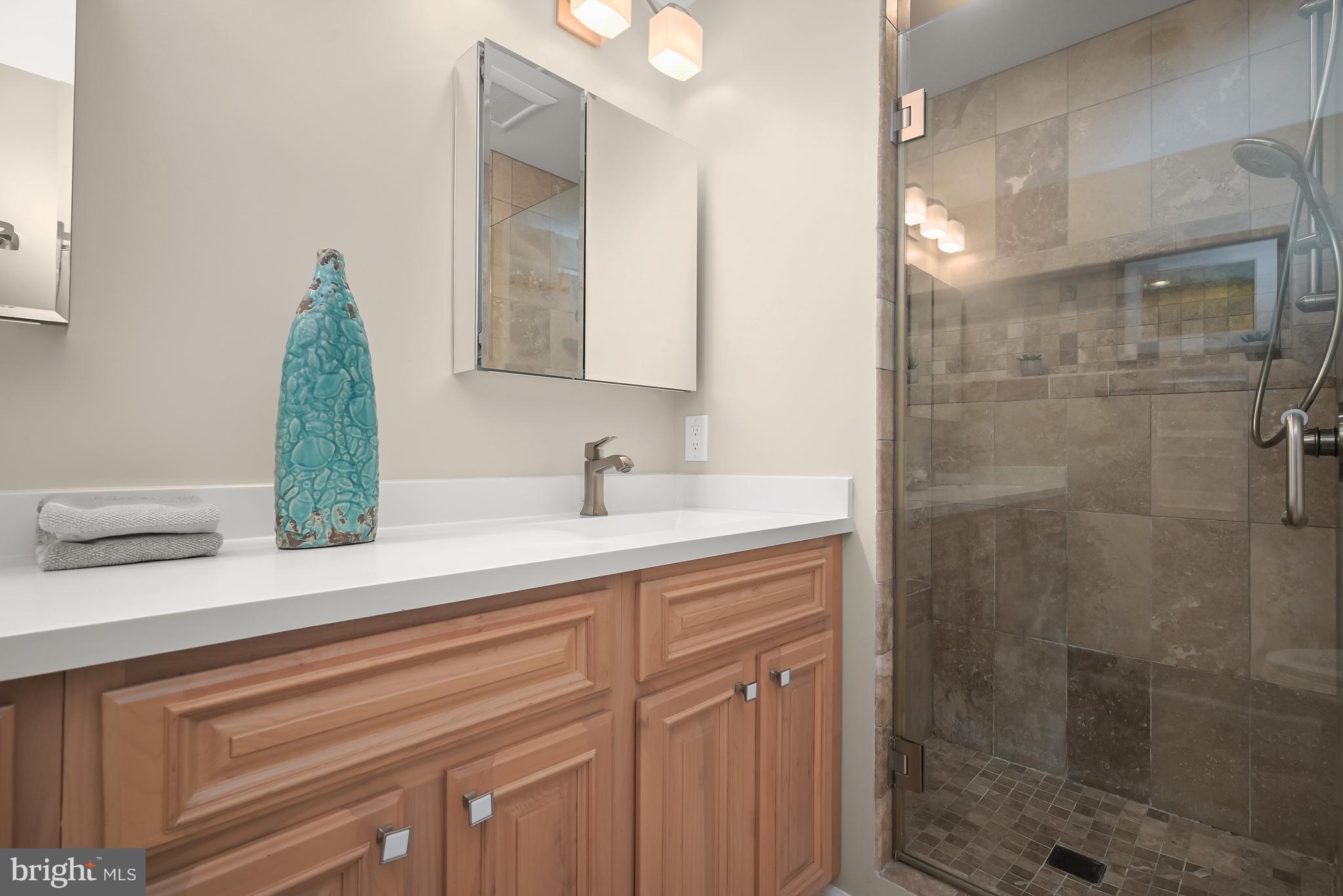 COUNTRY PLACE - Residential