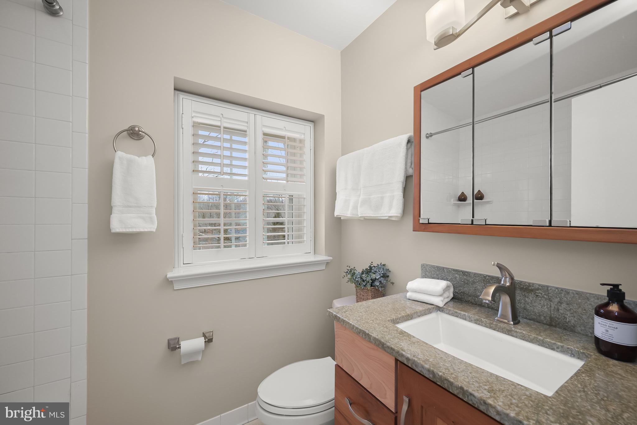 COUNTRY PLACE - Residential