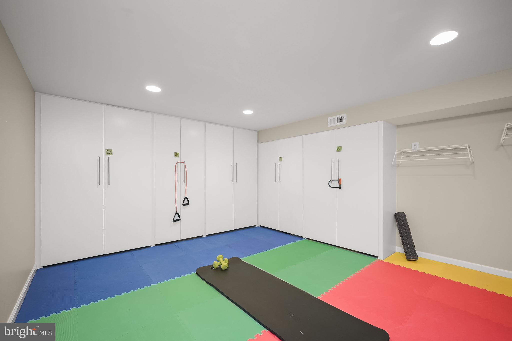 COUNTRY PLACE - Residential