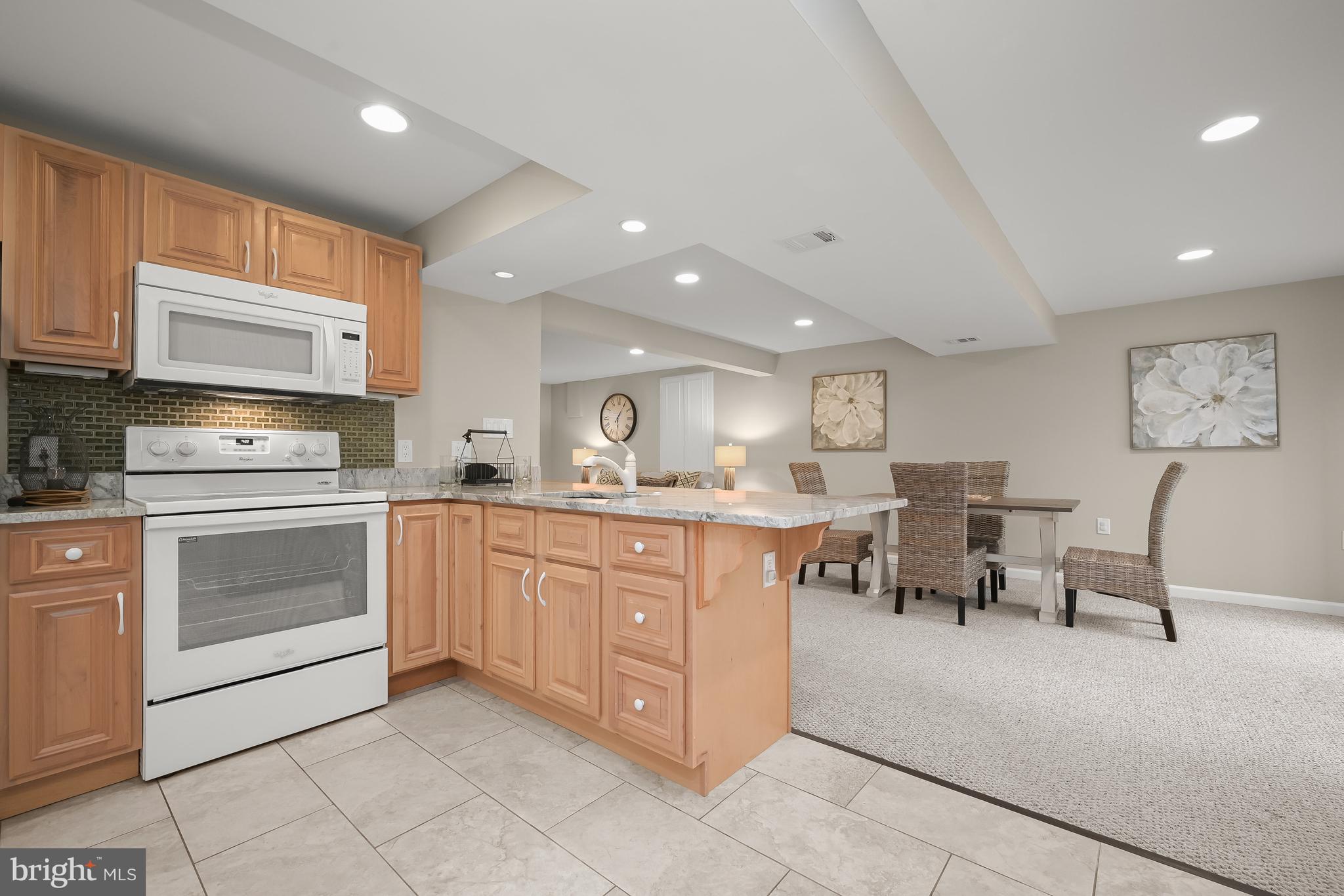 COUNTRY PLACE - Residential