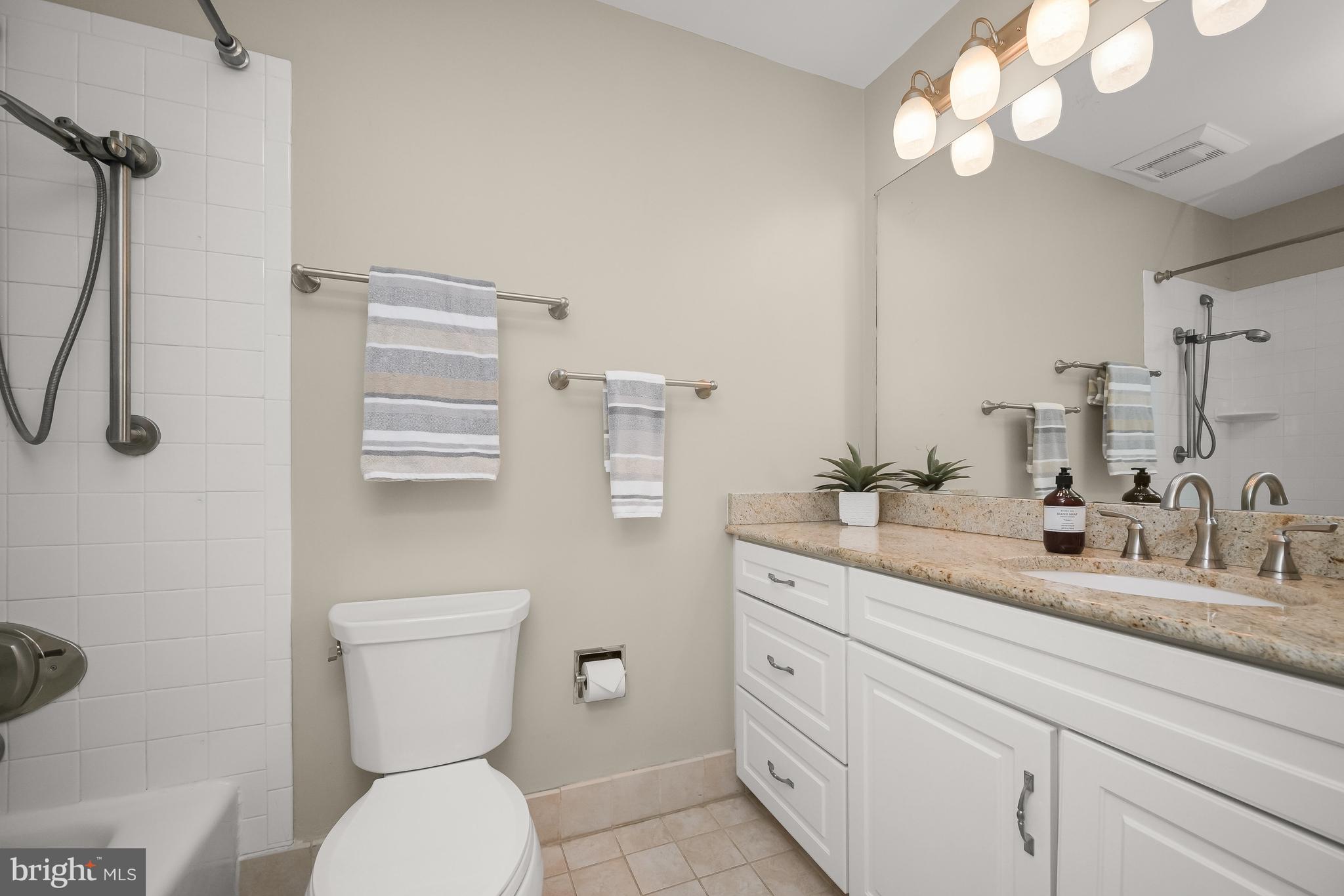 COUNTRY PLACE - Residential