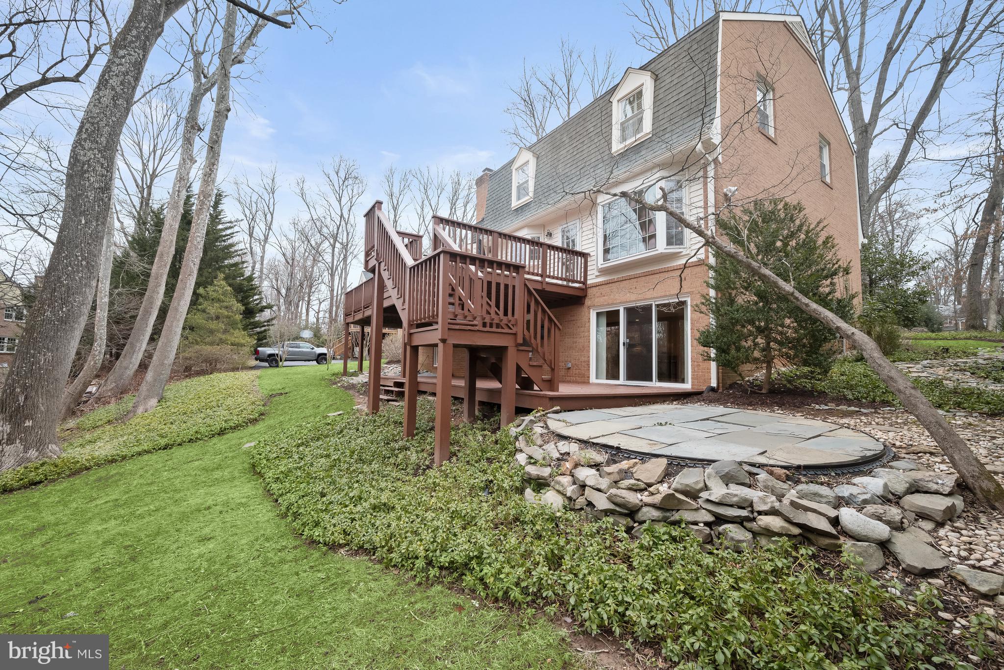 COUNTRY PLACE - Residential