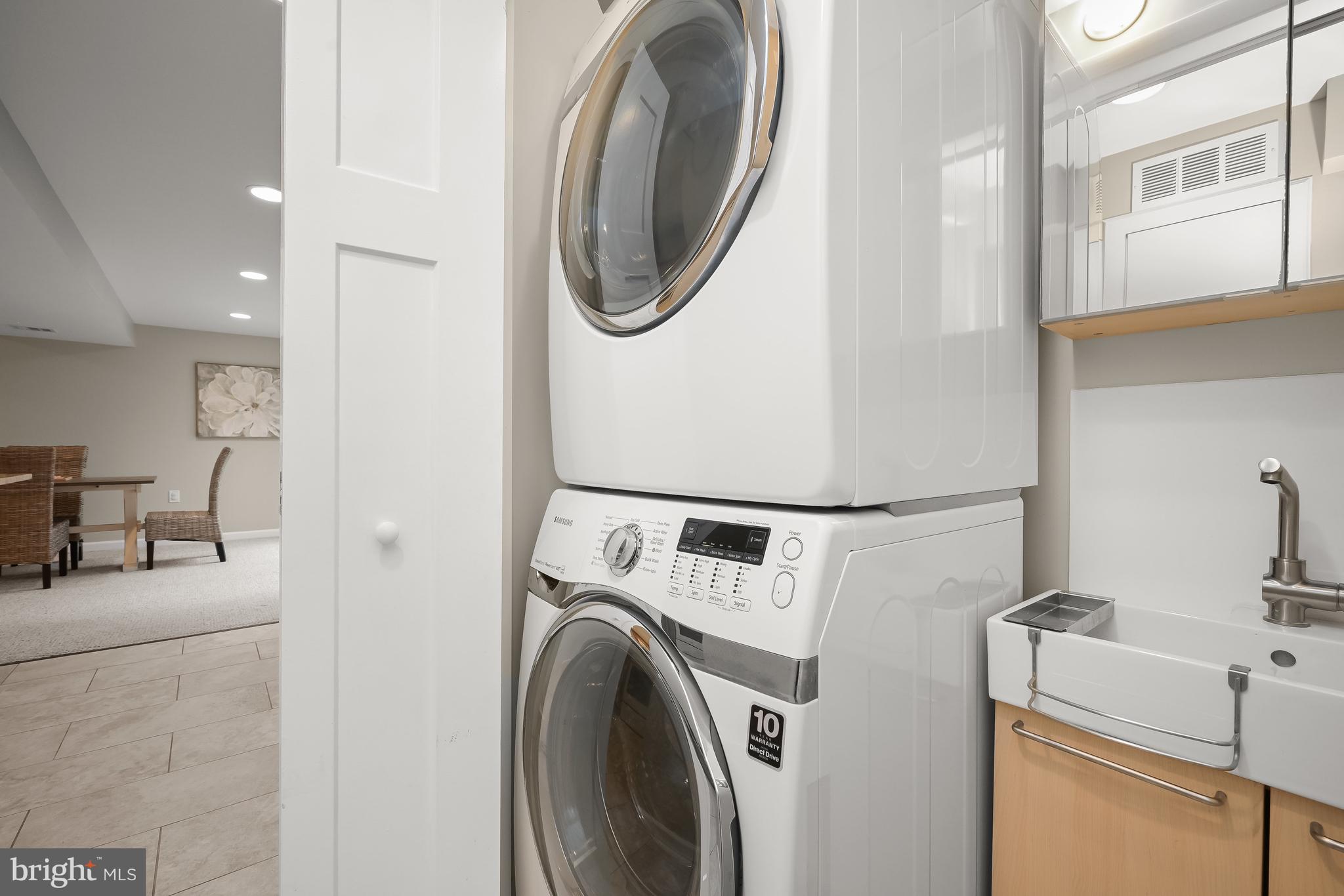 COUNTRY PLACE - Residential