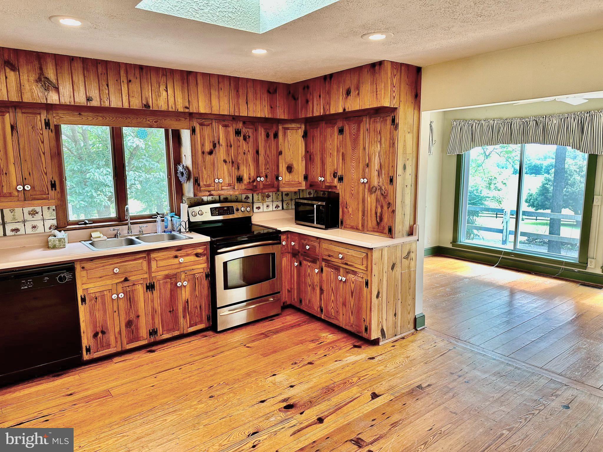 BEACONSFIELD - Residential