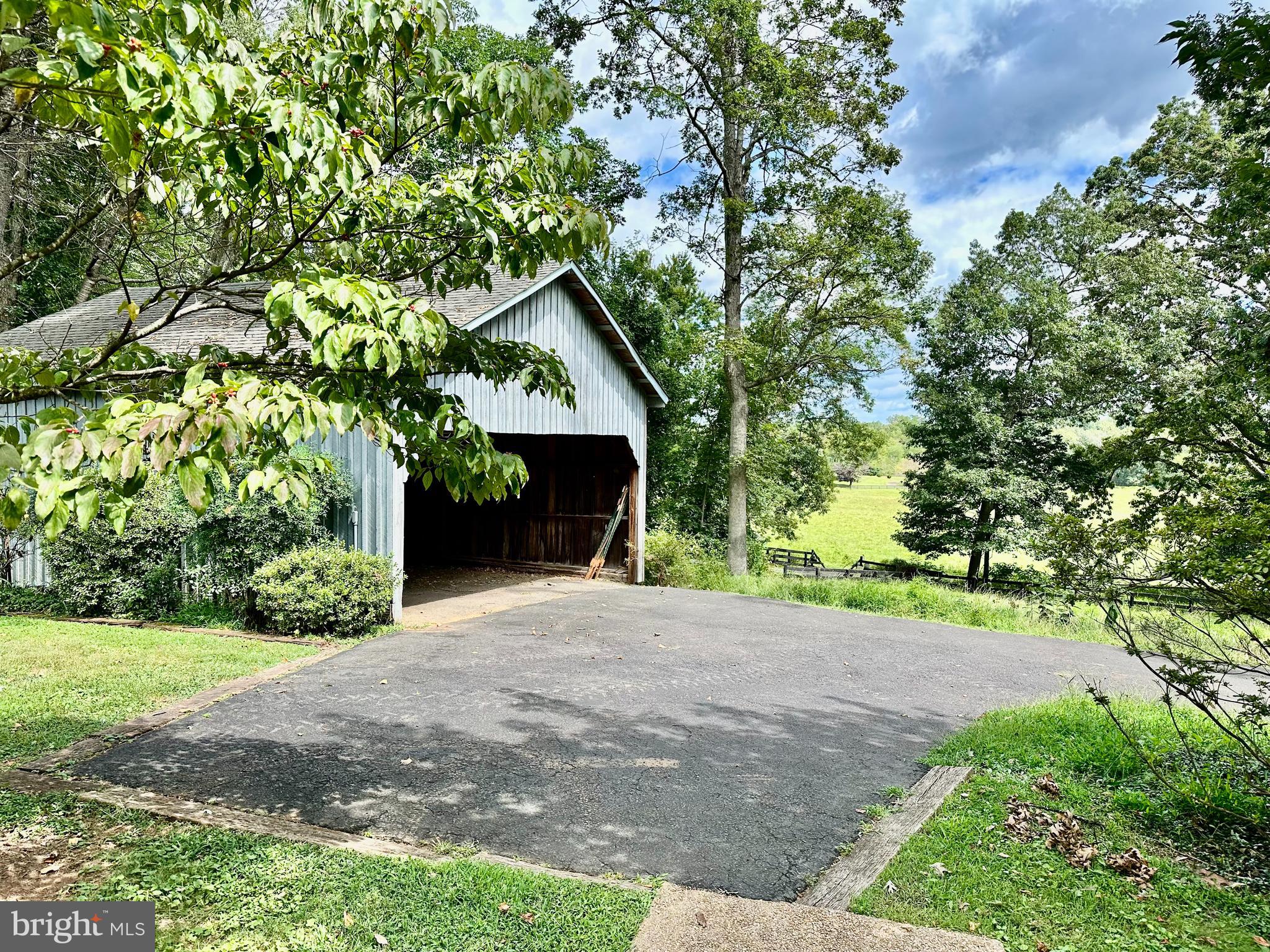 BEACONSFIELD - Residential