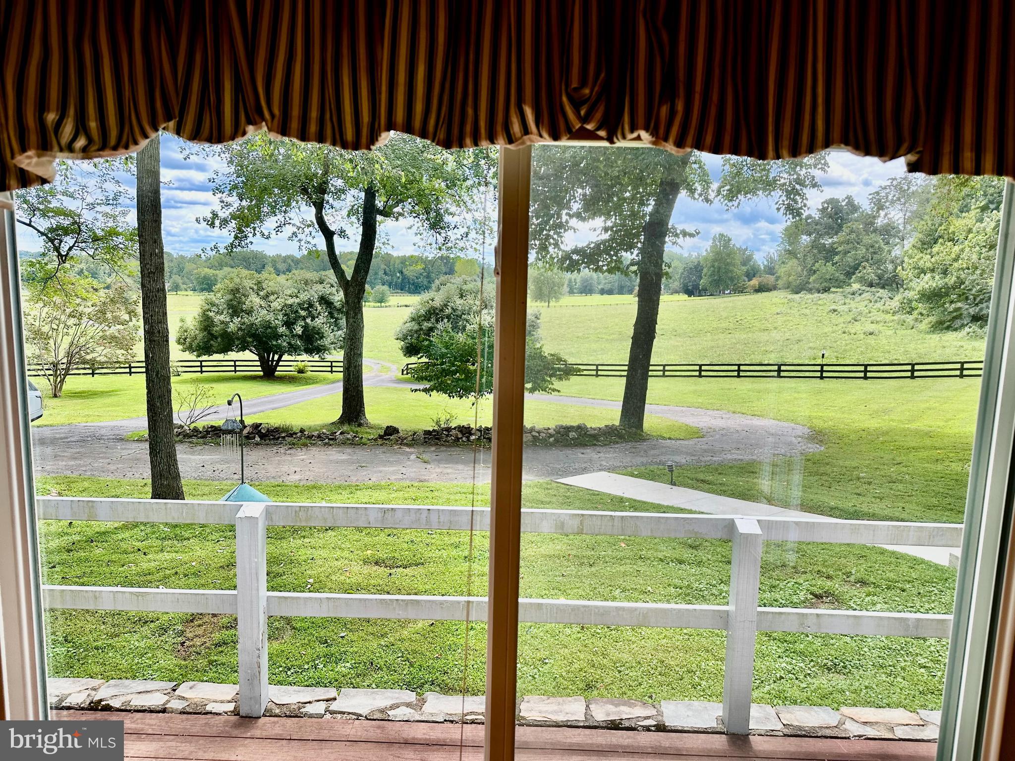 BEACONSFIELD - Residential