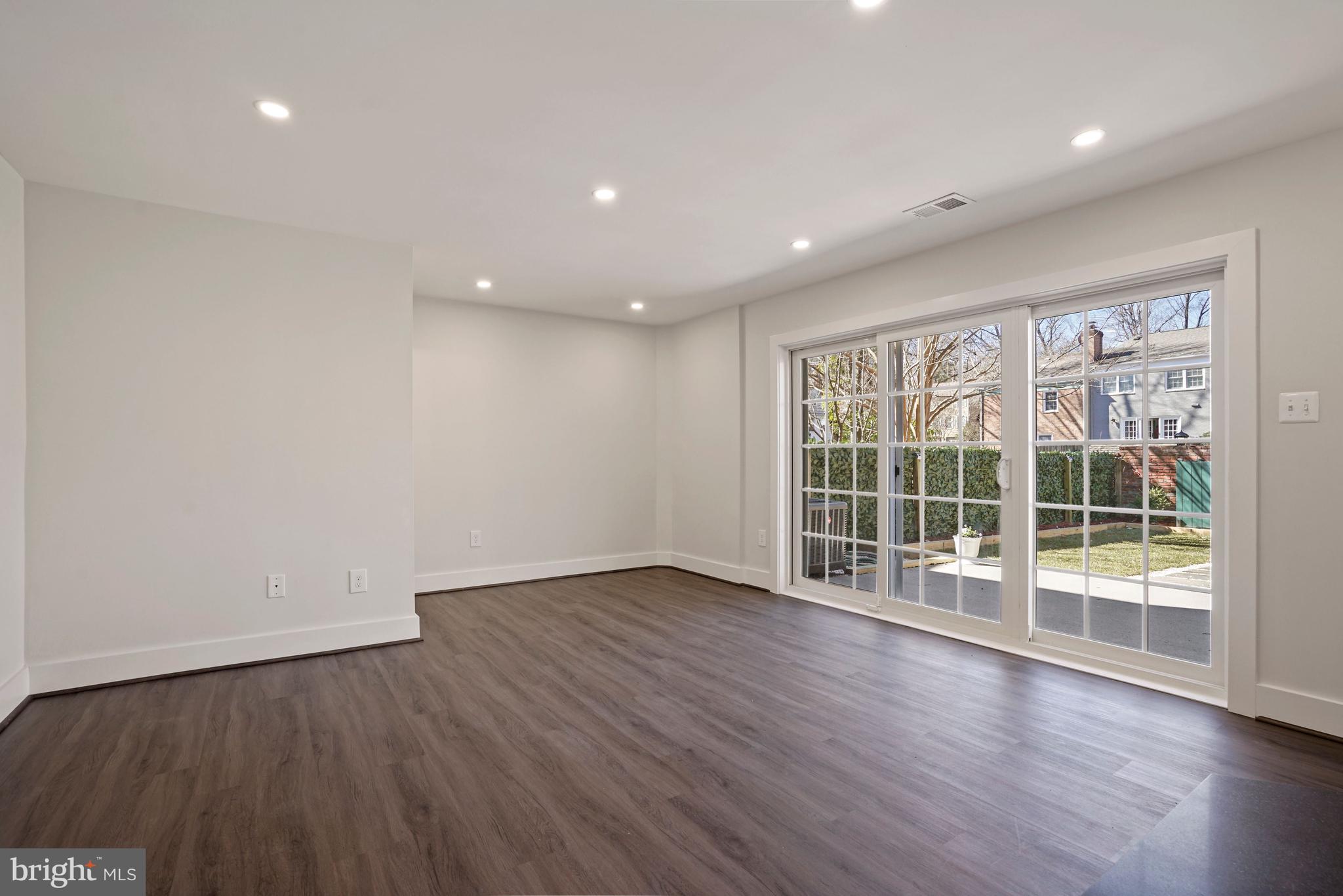 KINGS MANOR TOWNE HOUSES - Residential Lease