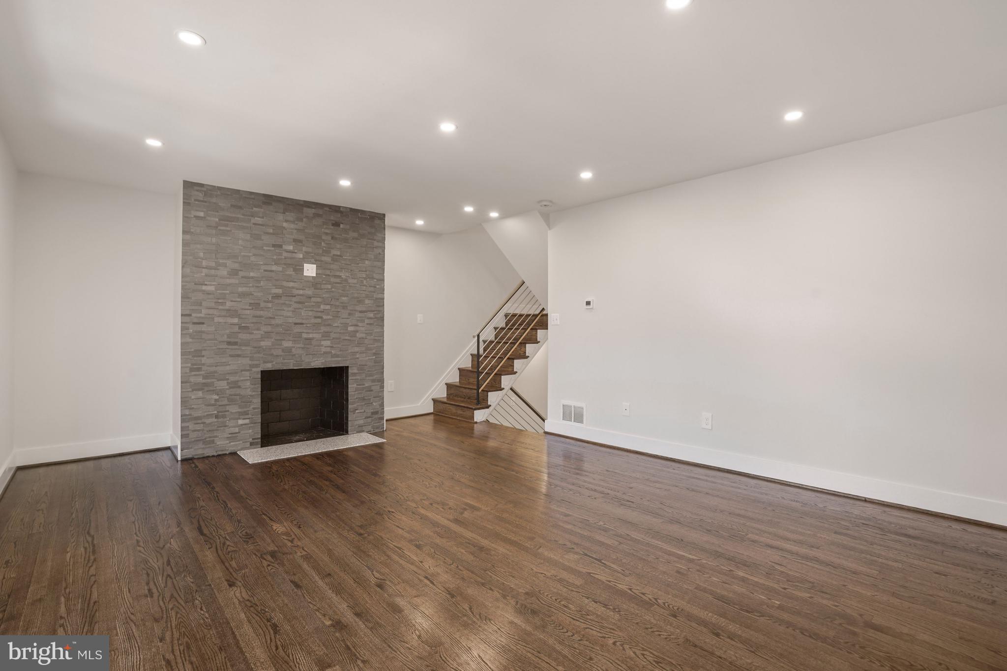 KINGS MANOR TOWNE HOUSES - Residential Lease