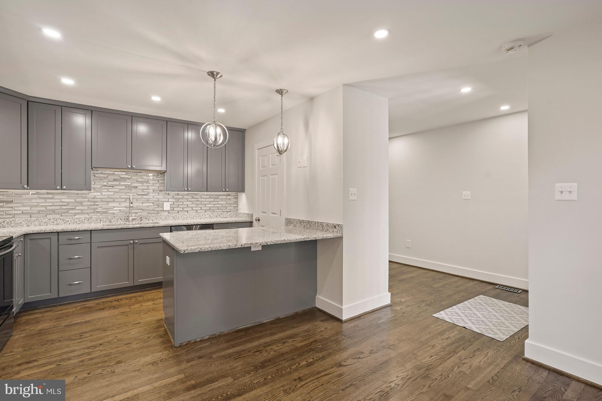 KINGS MANOR TOWNE HOUSES - Residential Lease