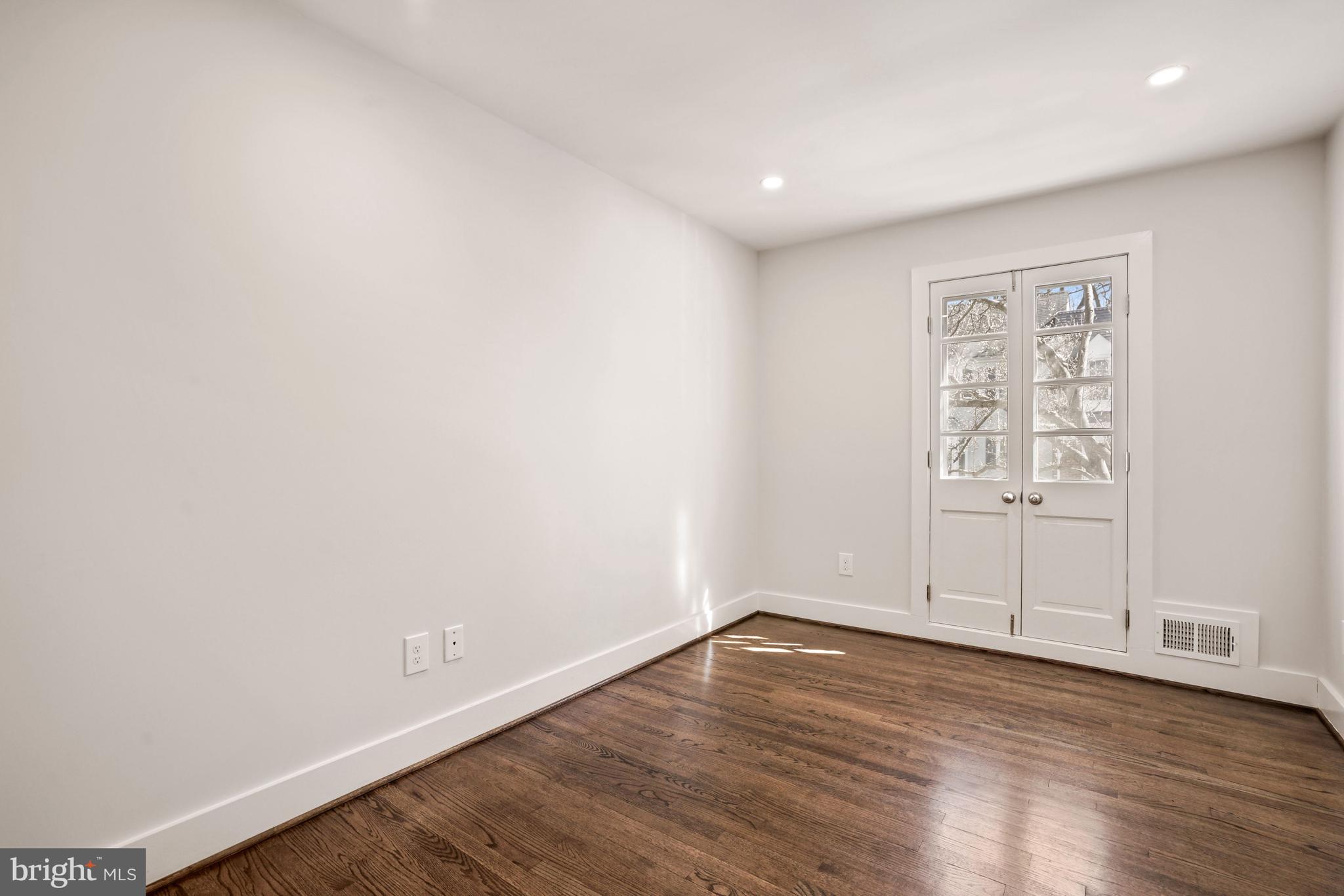 KINGS MANOR TOWNE HOUSES - Residential Lease