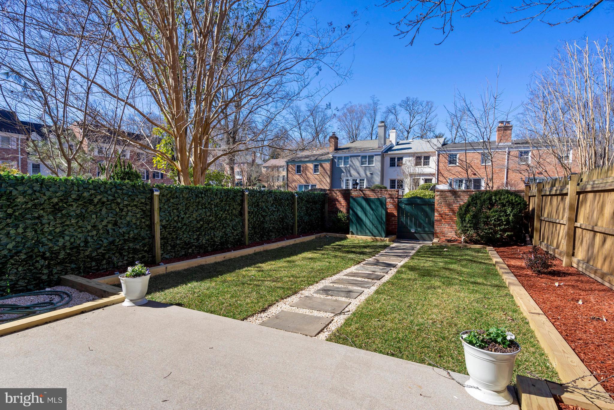 KINGS MANOR TOWNE HOUSES - Residential Lease