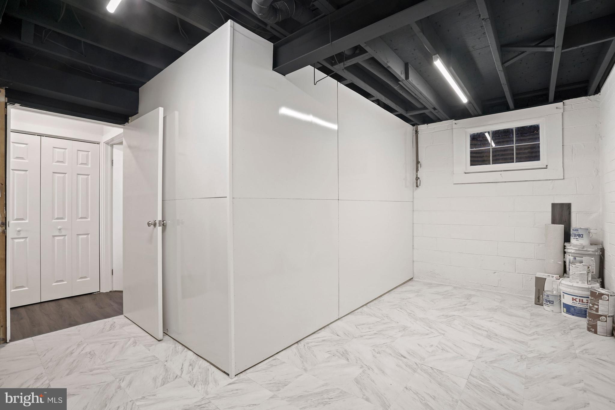 KINGS MANOR TOWNE HOUSES - Residential Lease