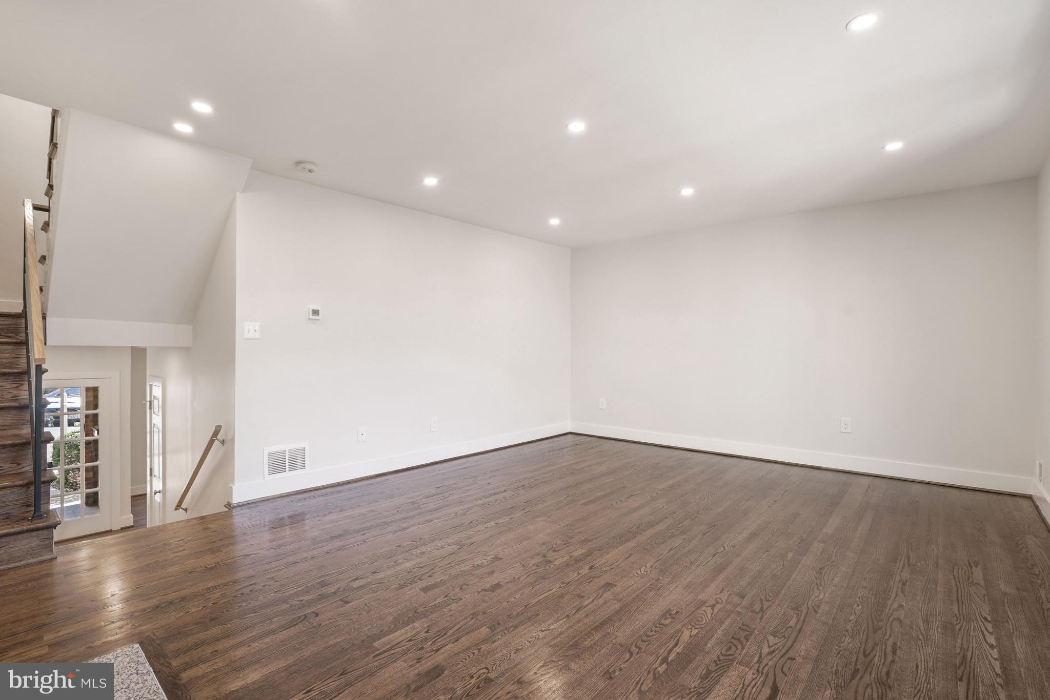 KINGS MANOR TOWNE HOUSES - Residential Lease