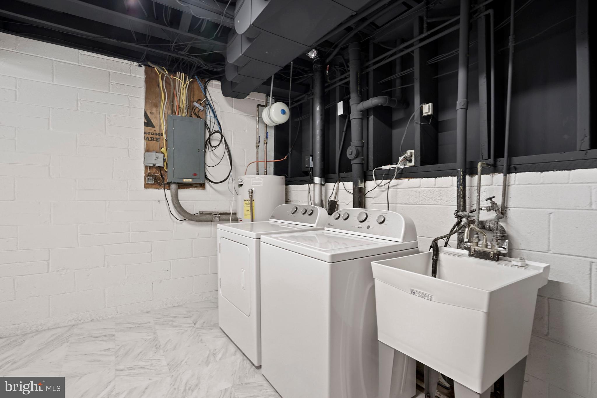 KINGS MANOR TOWNE HOUSES - Residential Lease