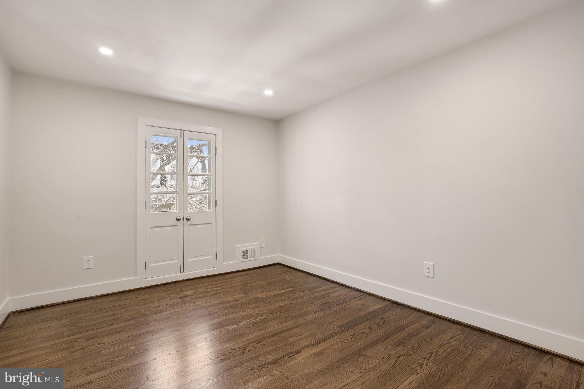 KINGS MANOR TOWNE HOUSES - Residential Lease