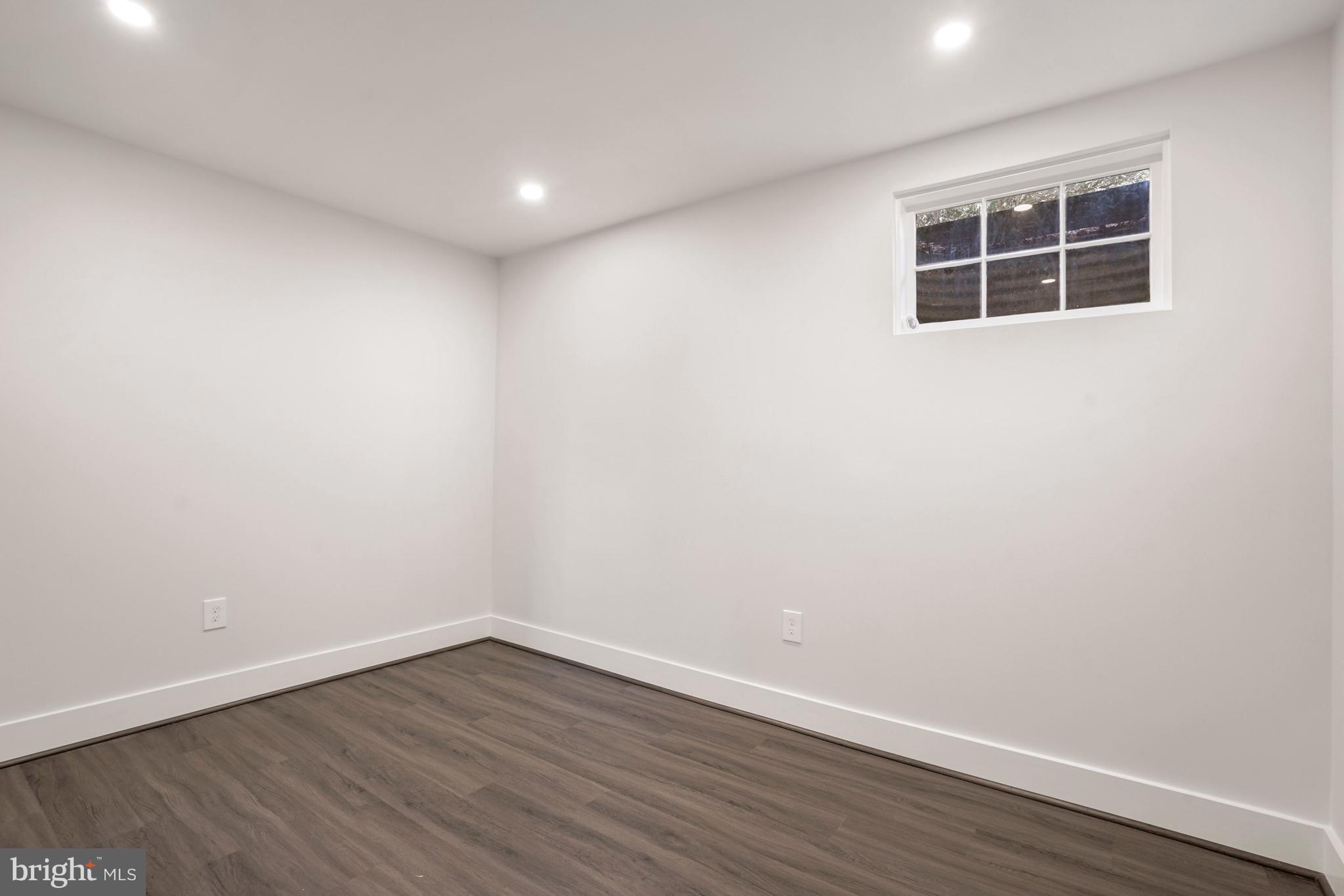 KINGS MANOR TOWNE HOUSES - Residential Lease