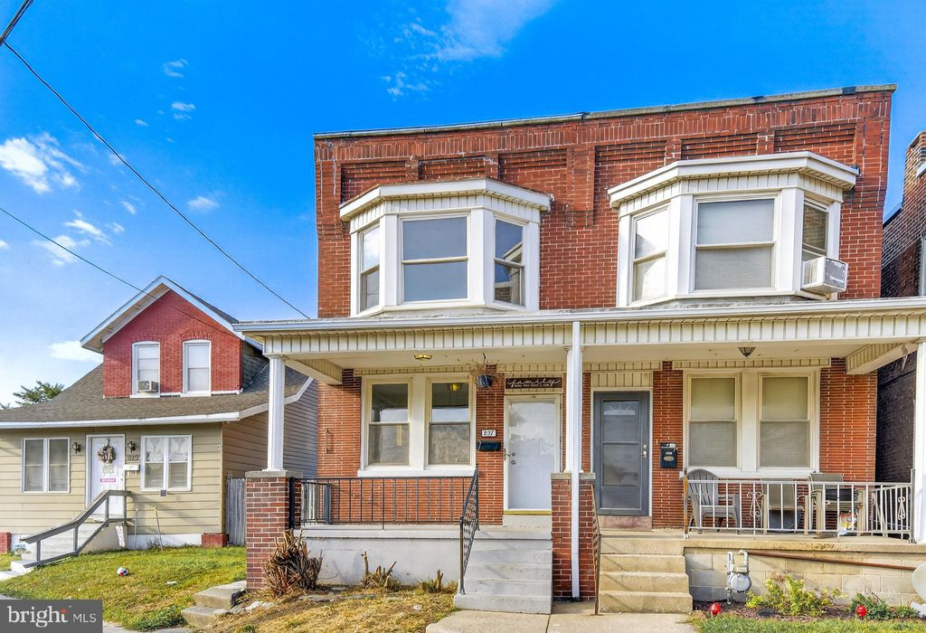 Photo of 827 Roosevelt Avenue, YORK, PA 17404 (MLS # PAYK2087934)