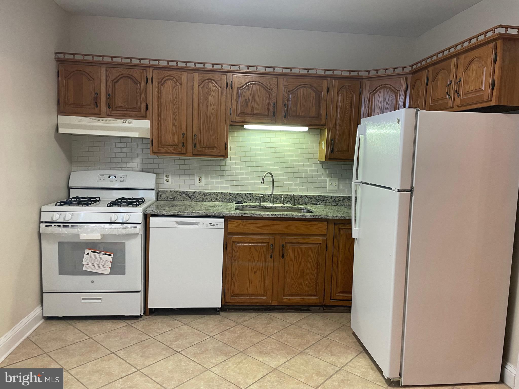 HIGHLANDTOWN - Residential Lease