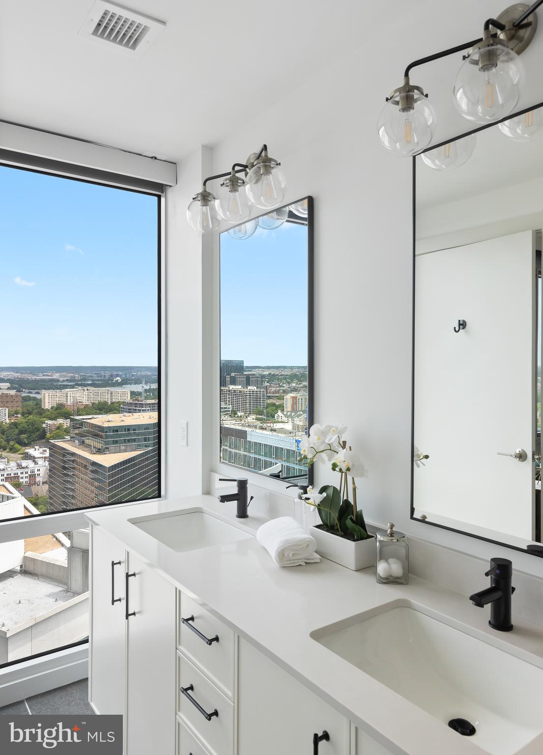 COURTHOUSE - Residential Lease