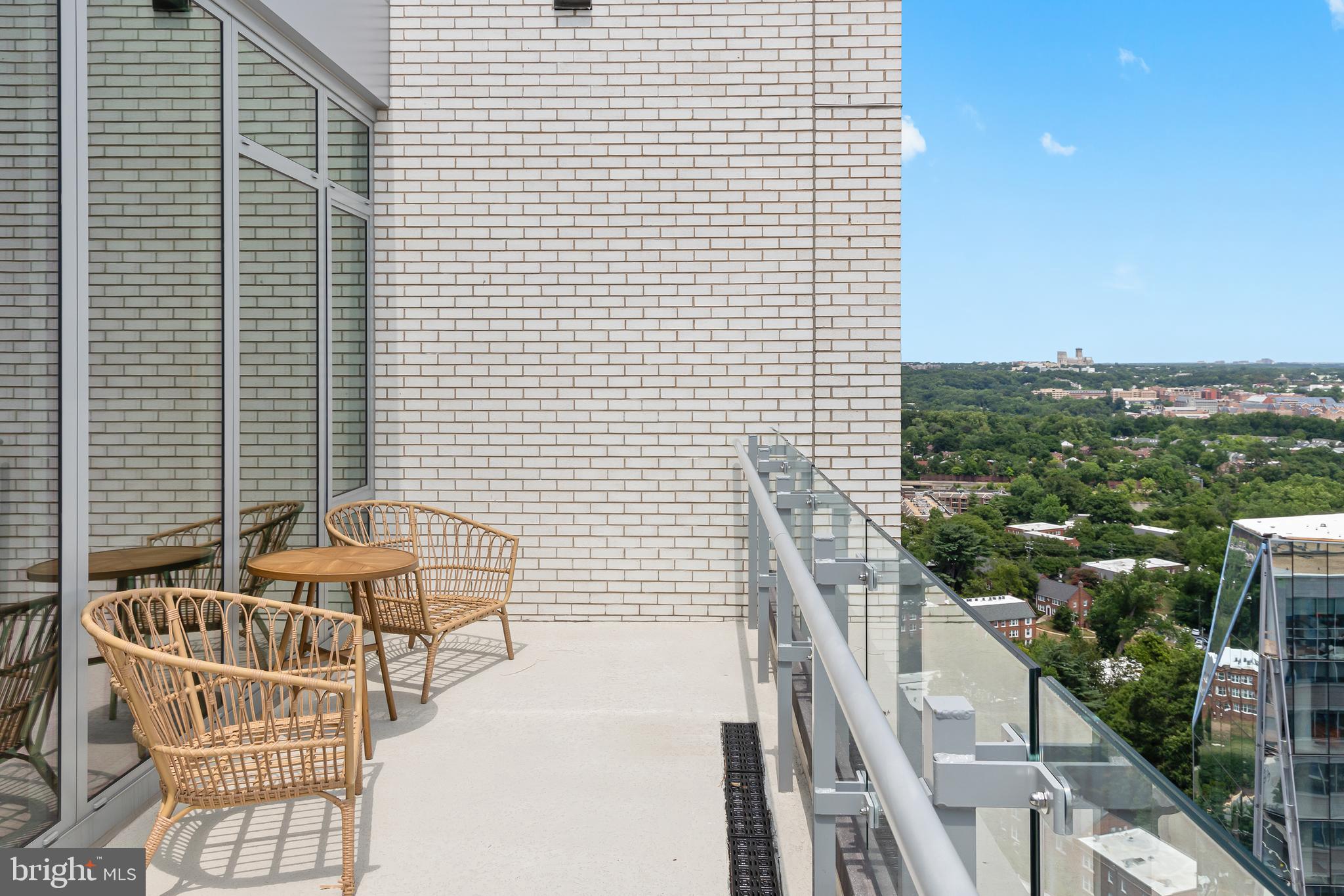 COURTHOUSE - Residential Lease