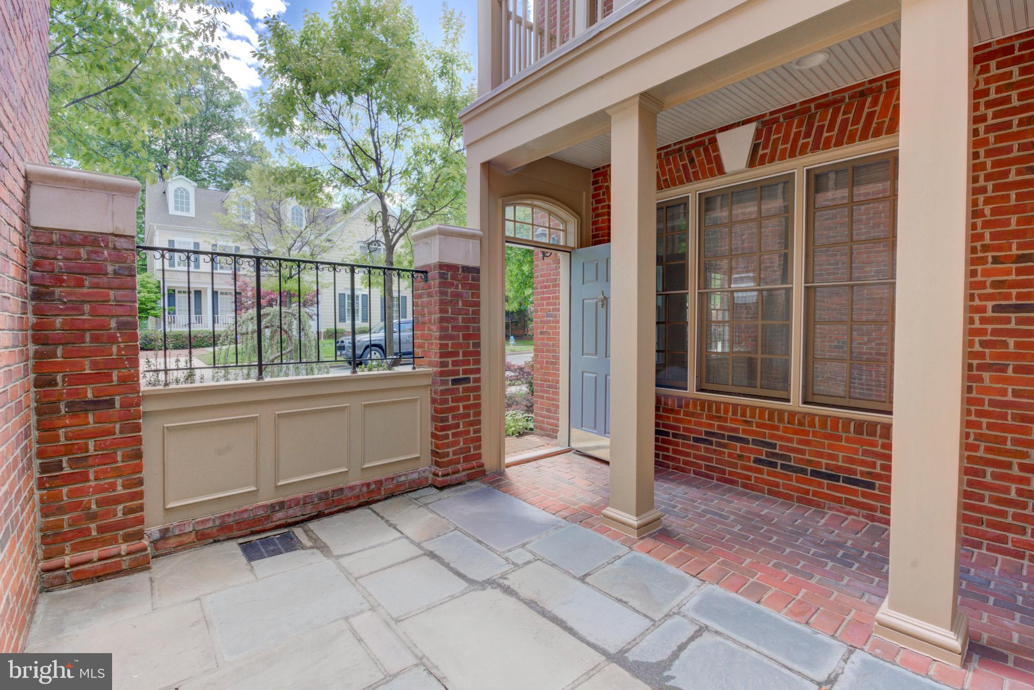904 OAK KNOLL TERRACE