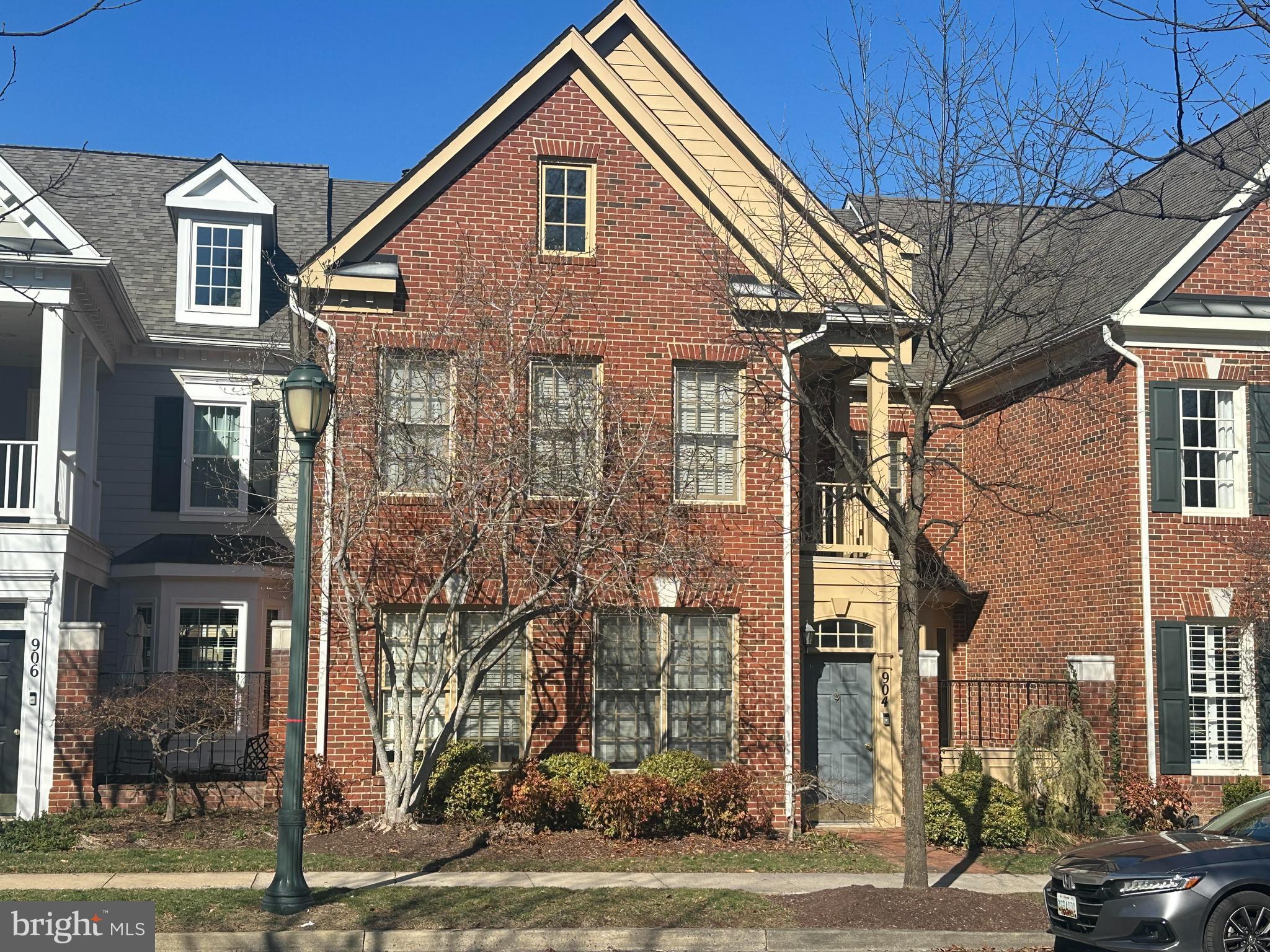 904 OAK KNOLL TERRACE