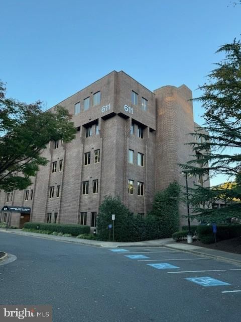 611 S CARLIN SPRINGS ROAD 409 ARLINGTON VA 22204