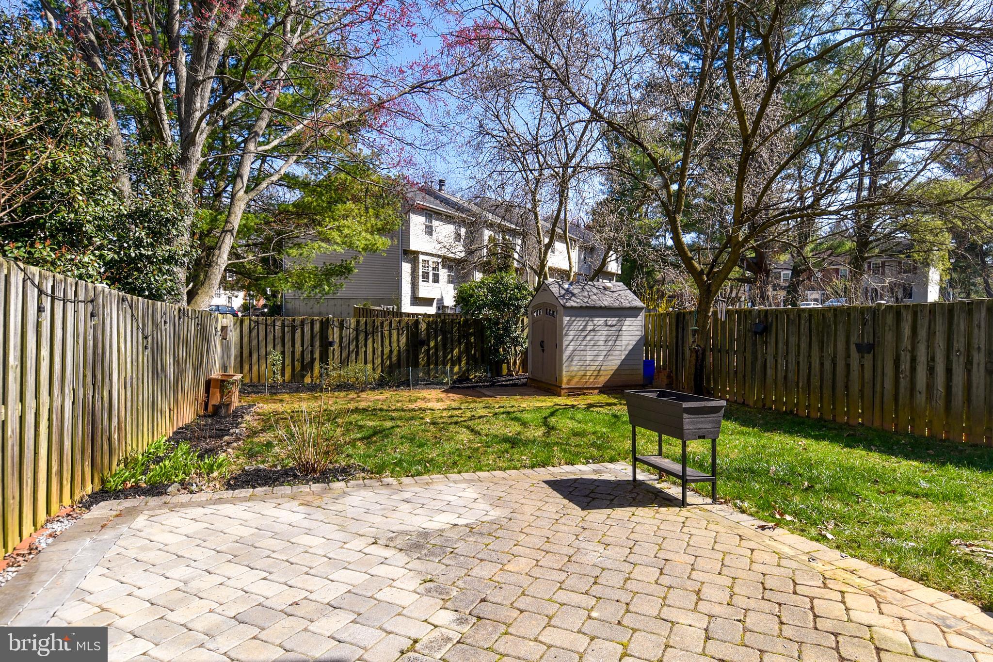 DERWOOD STATION - Residential Lease