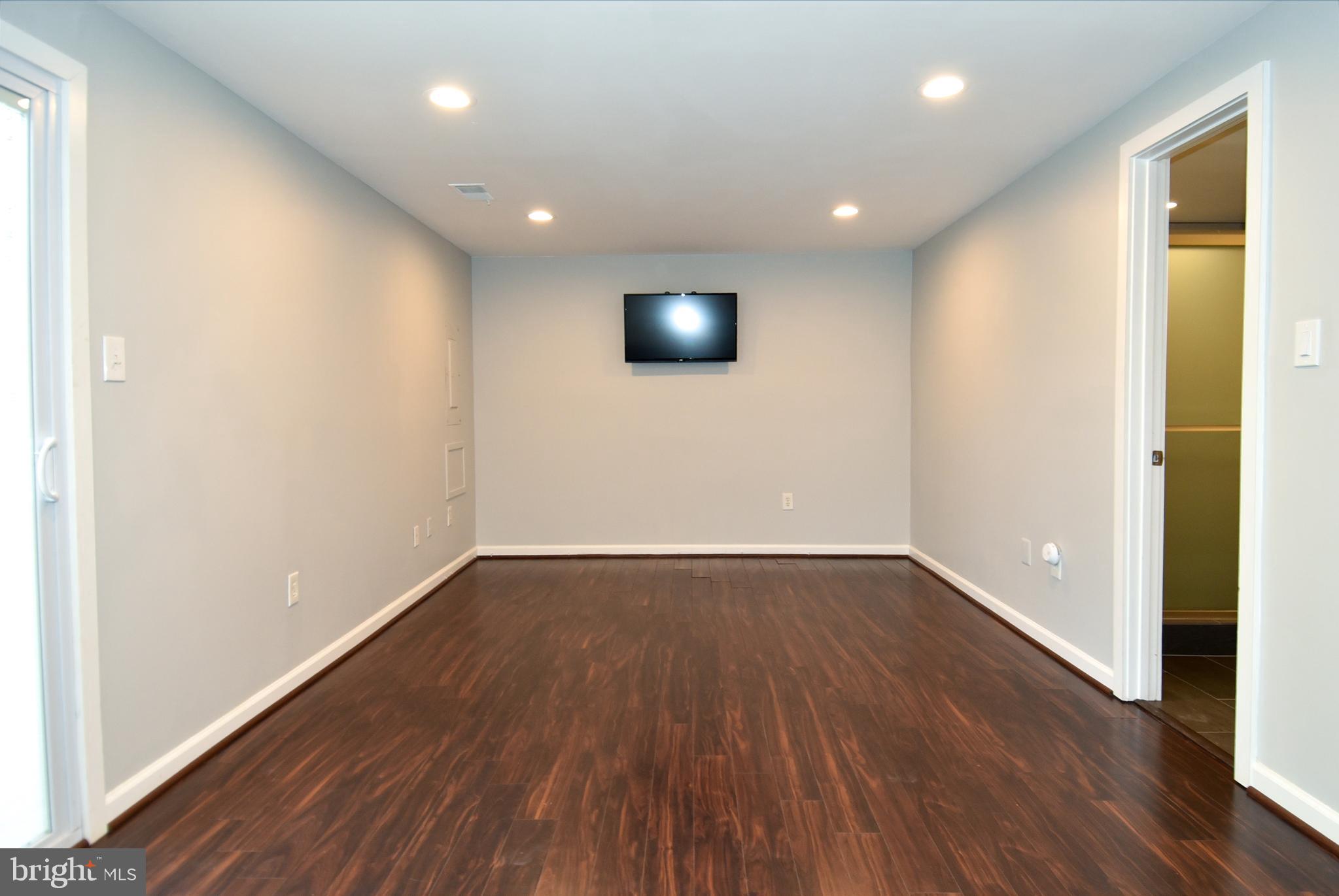 DERWOOD STATION - Residential Lease