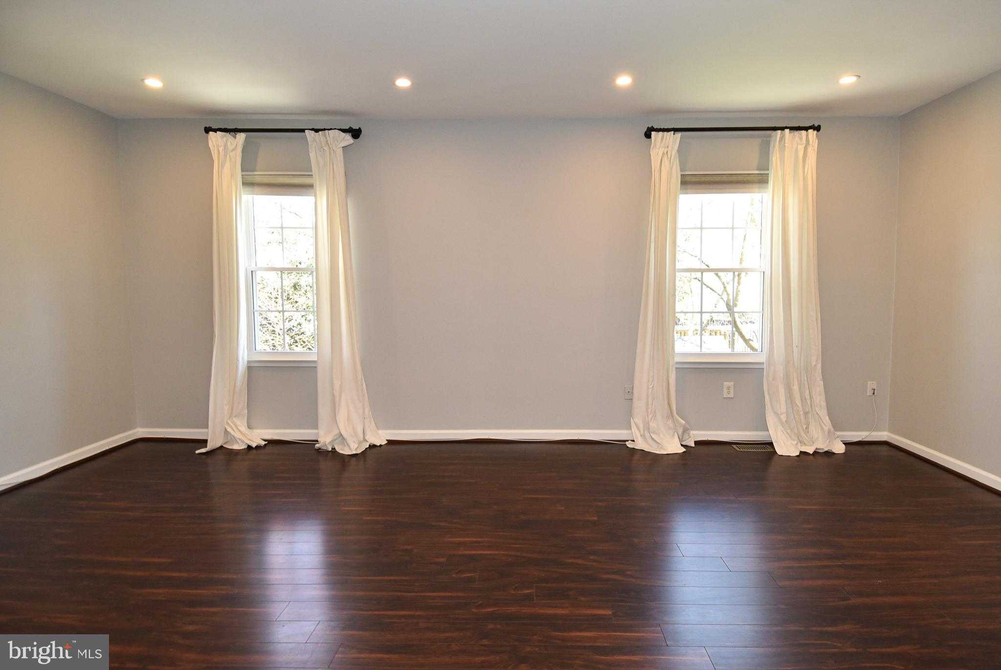 DERWOOD STATION - Residential Lease