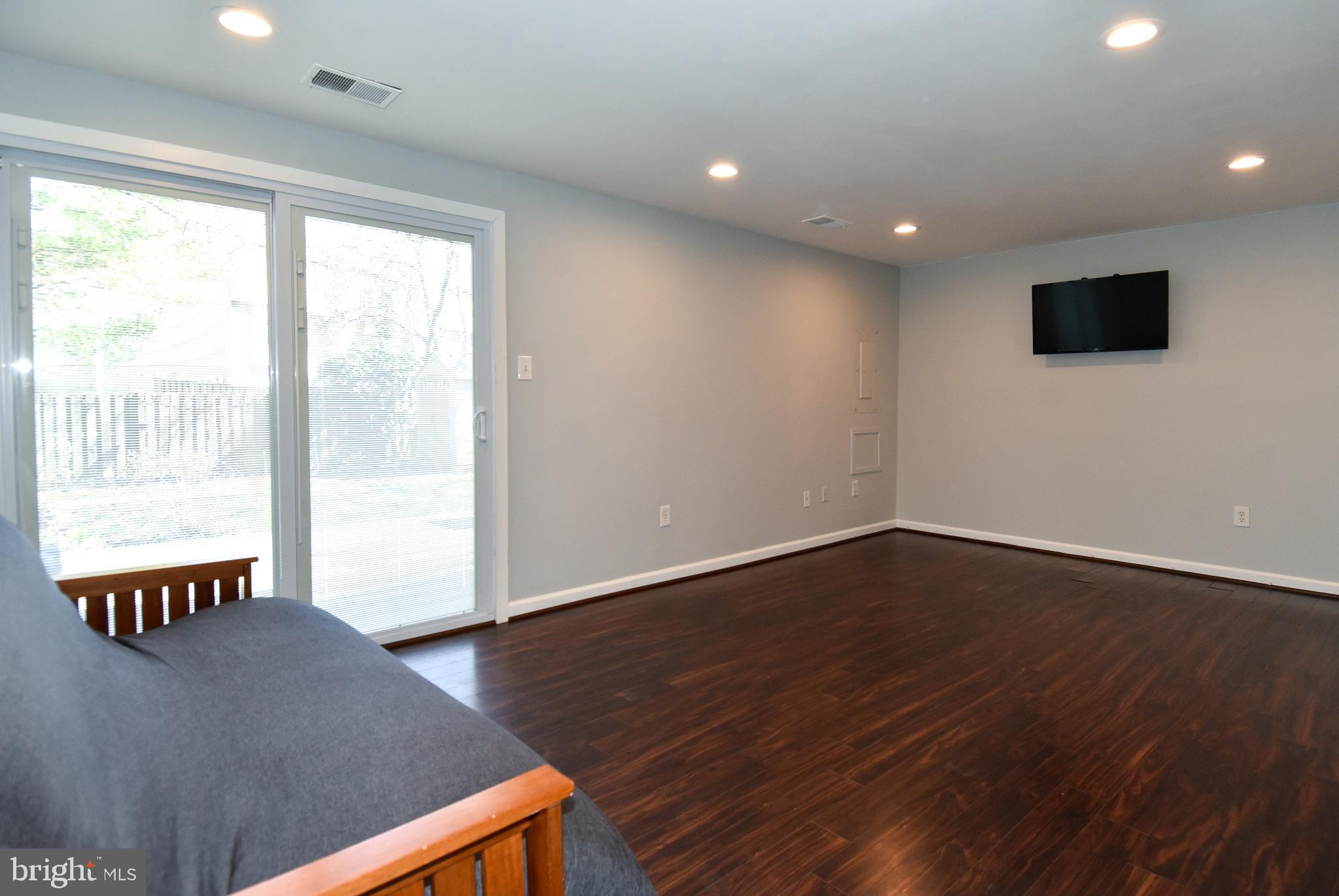 DERWOOD STATION - Residential Lease