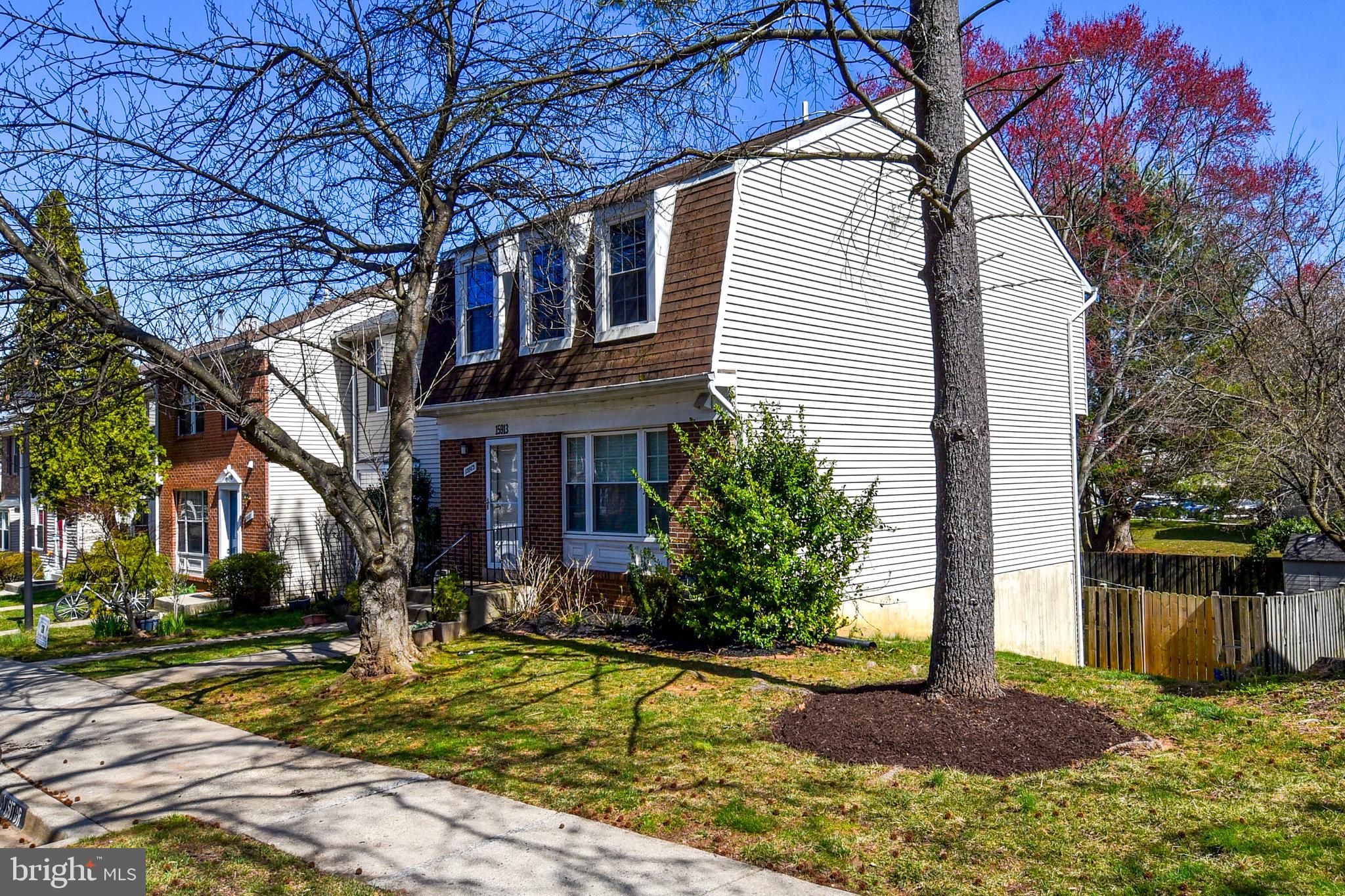 DERWOOD STATION - Residential Lease