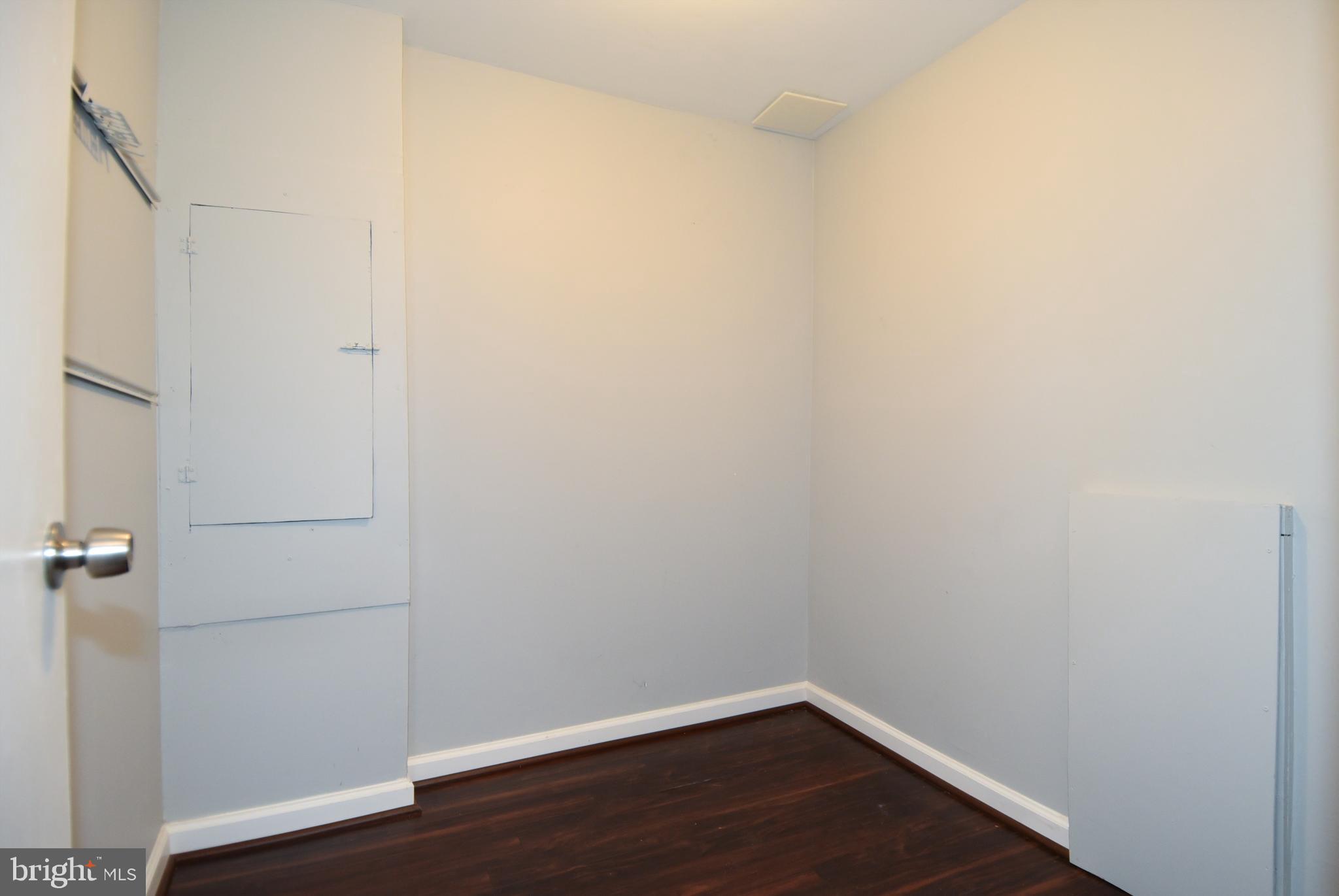 DERWOOD STATION - Residential Lease