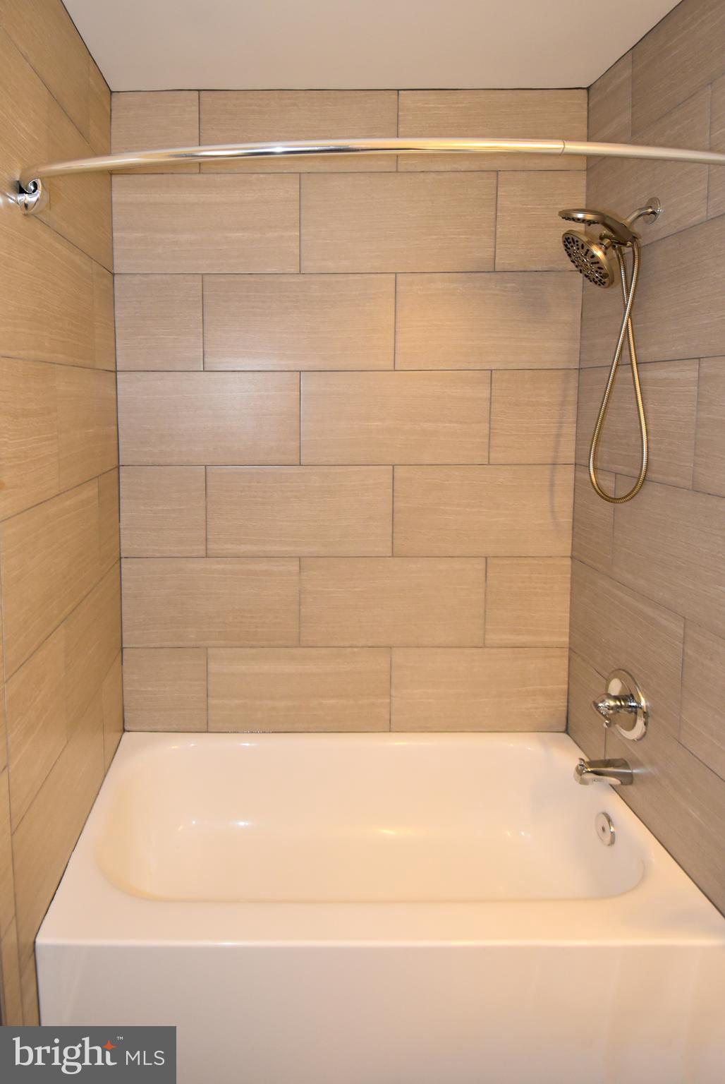 DERWOOD STATION - Residential Lease