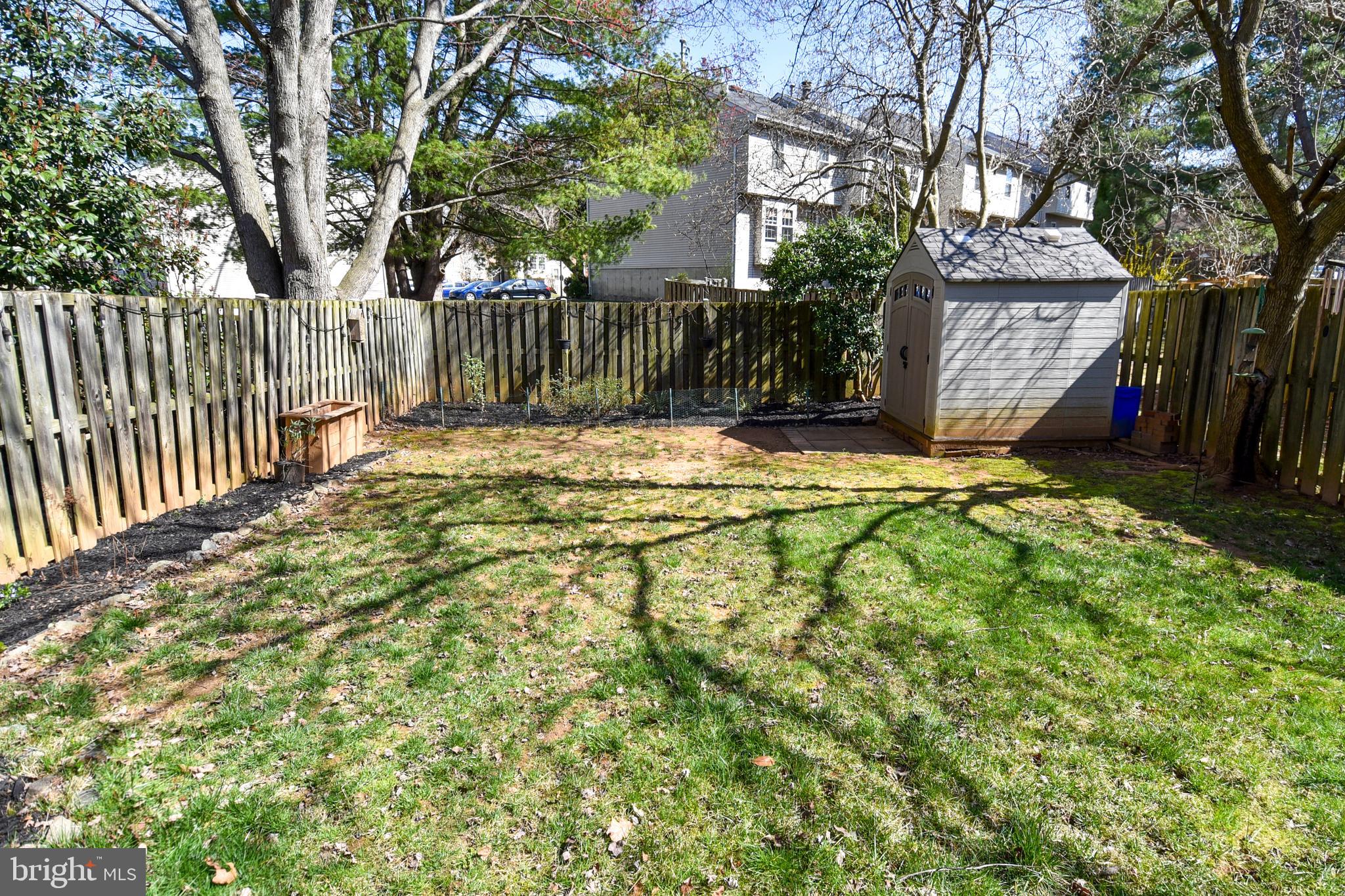 DERWOOD STATION - Residential Lease