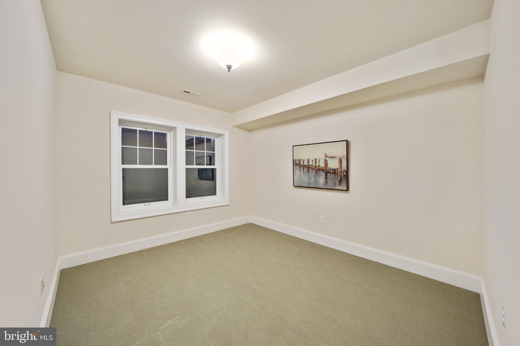 COUNTRY CLUB MANOR - Residential