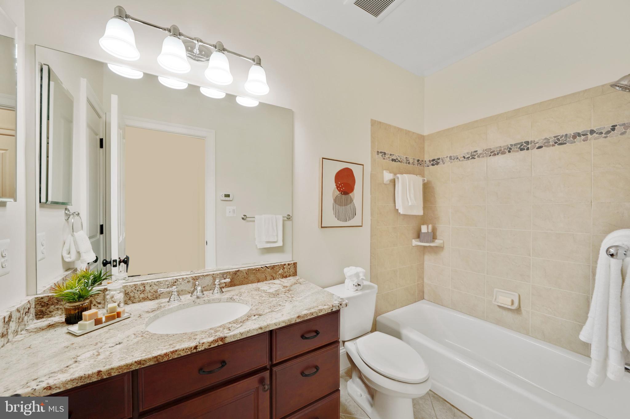 COUNTRY CLUB MANOR - Residential