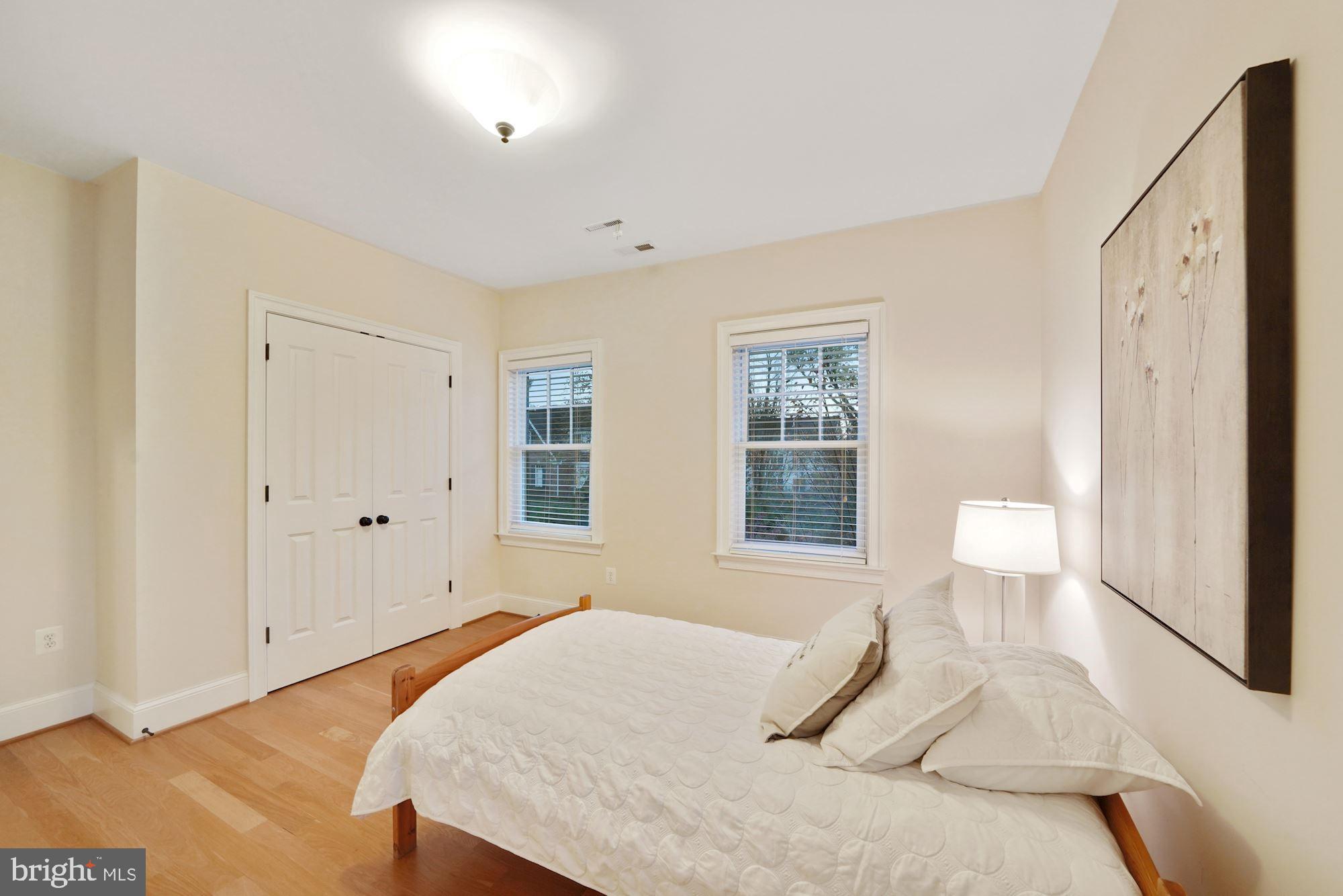 COUNTRY CLUB MANOR - Residential