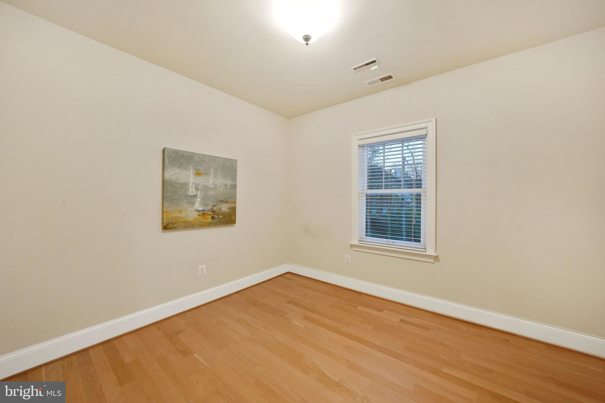 COUNTRY CLUB MANOR - Residential