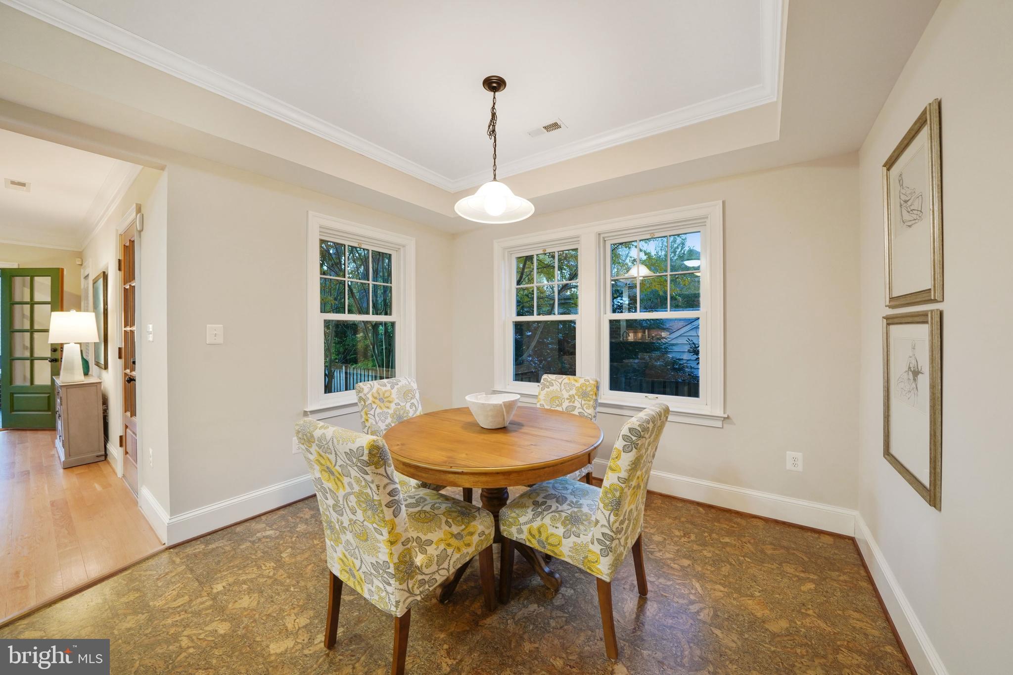 COUNTRY CLUB MANOR - Residential