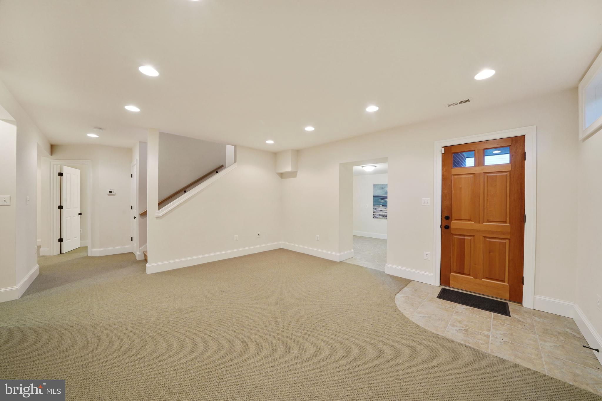 COUNTRY CLUB MANOR - Residential