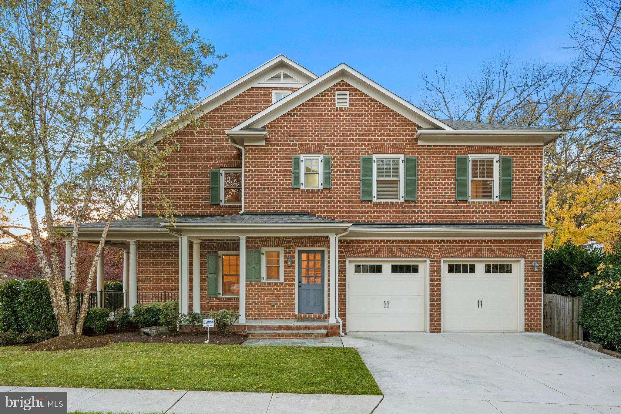 COUNTRY CLUB MANOR - Residential