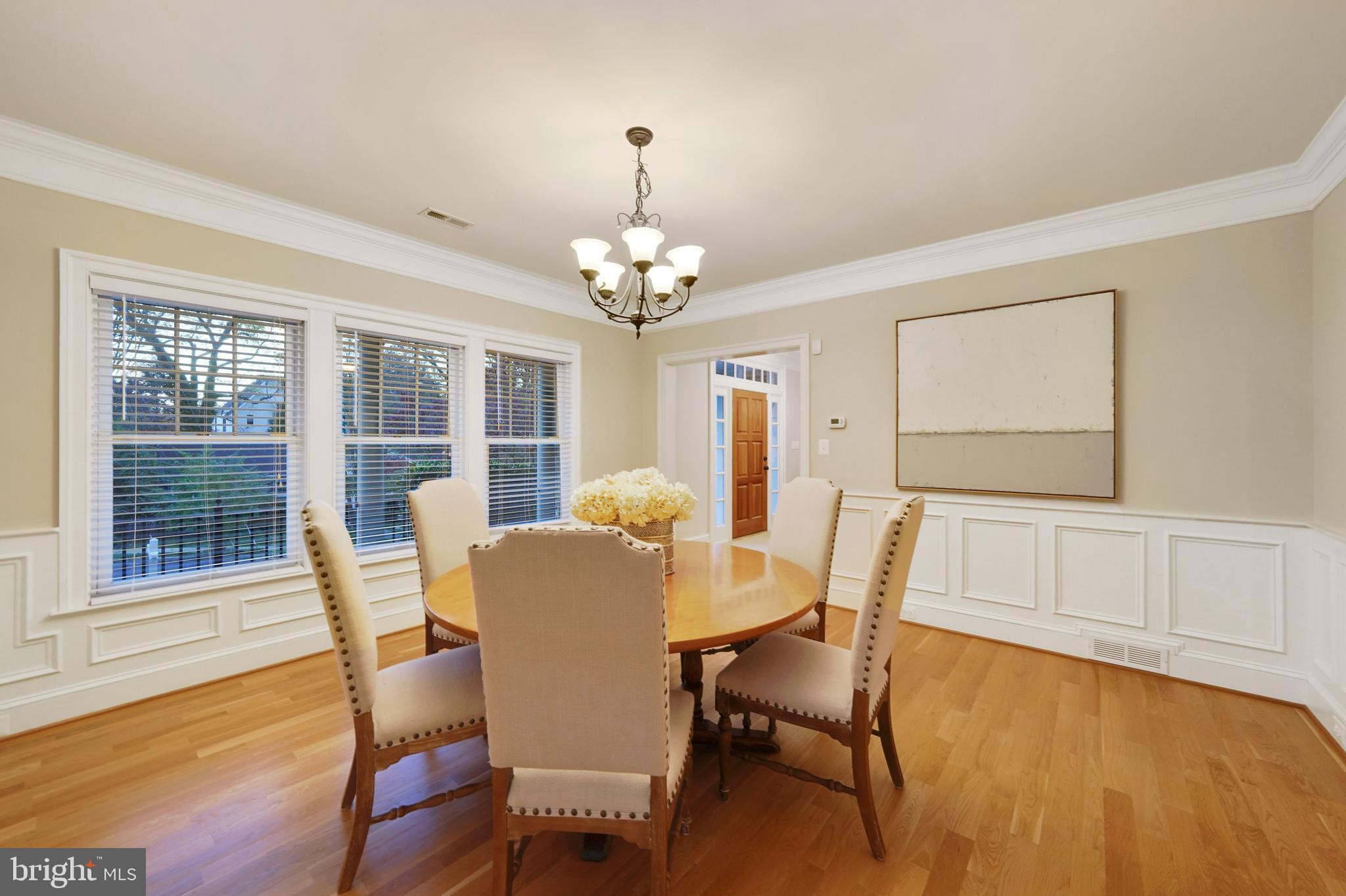 COUNTRY CLUB MANOR - Residential