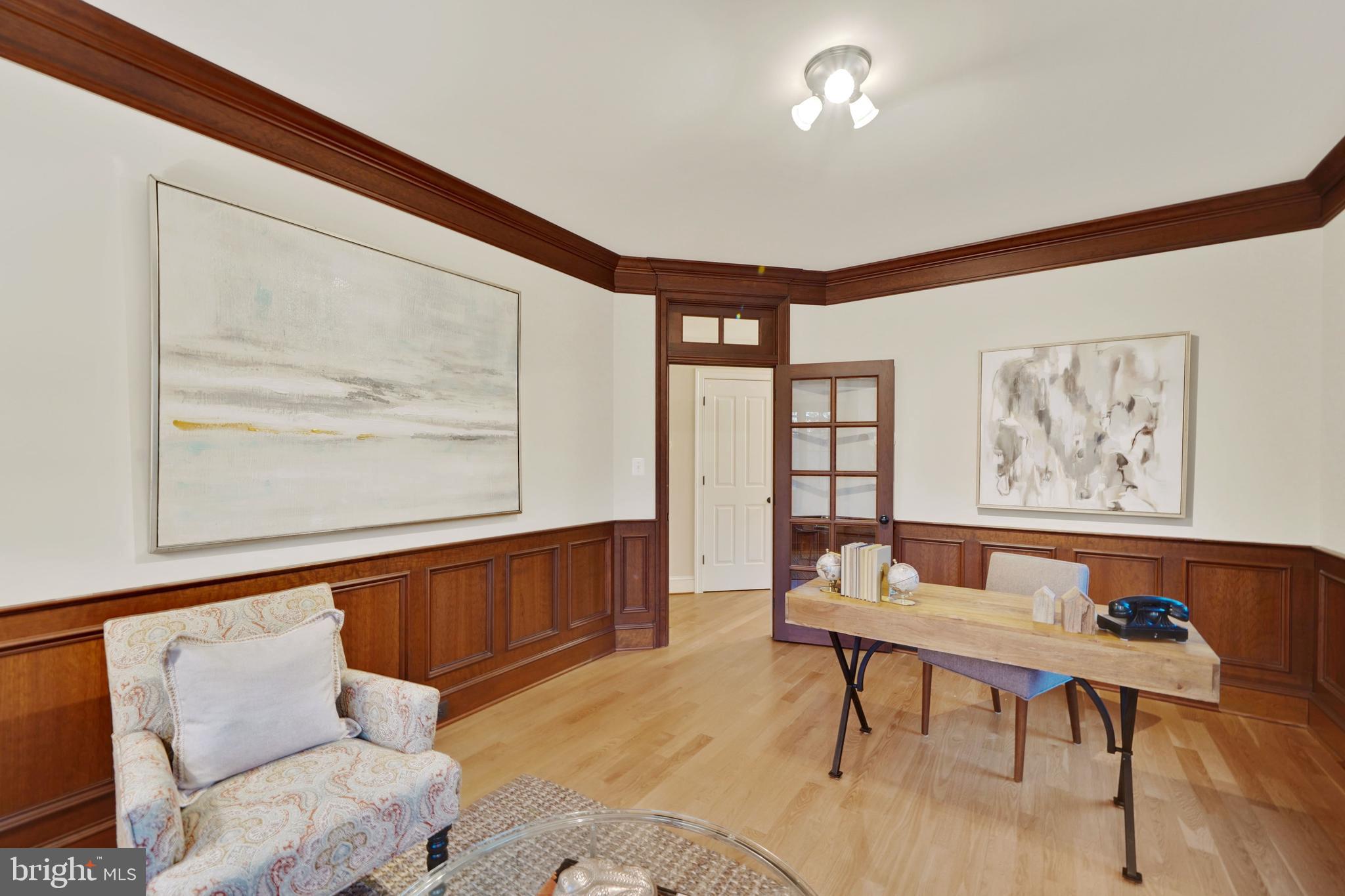 COUNTRY CLUB MANOR - Residential