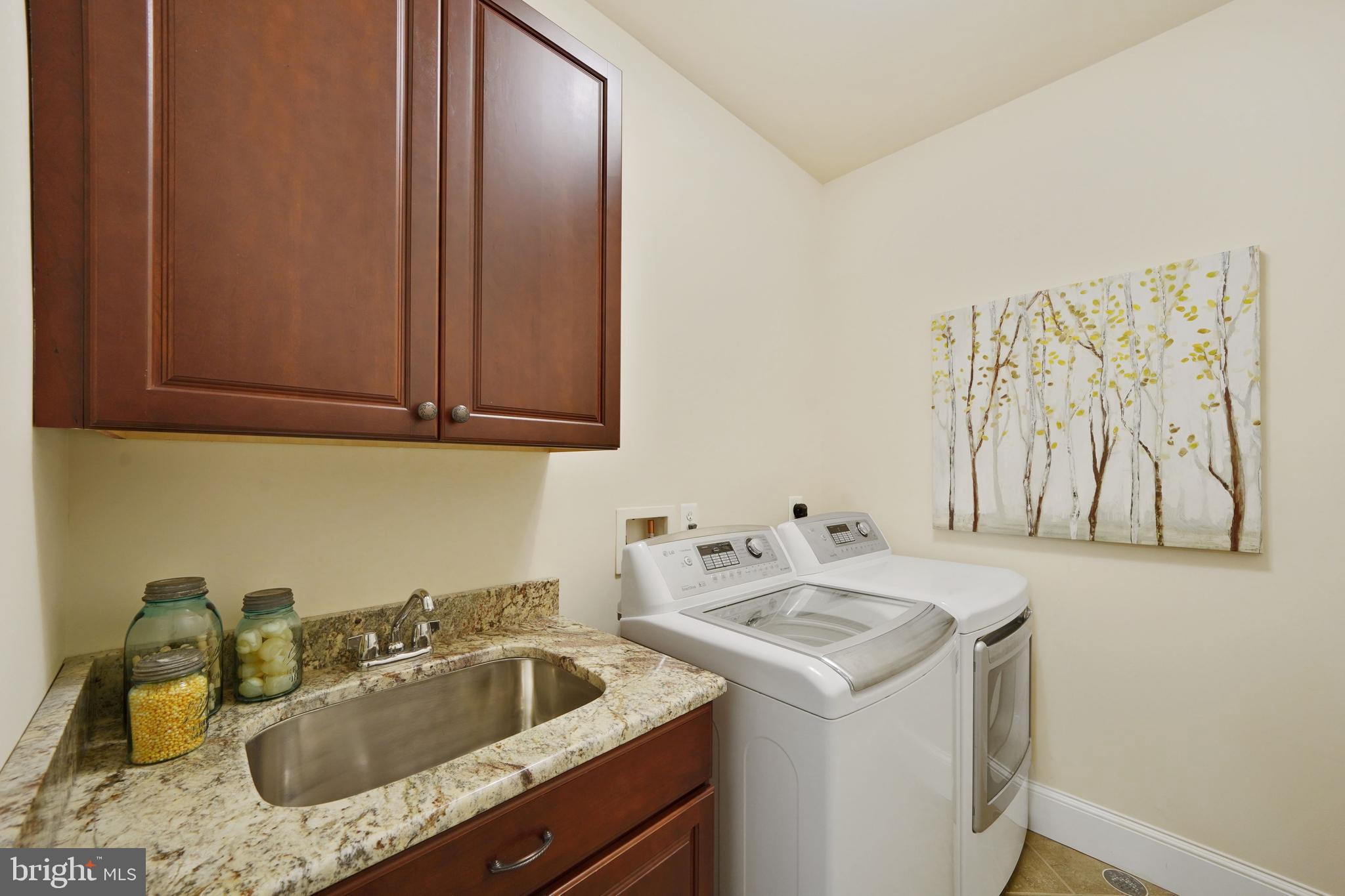 COUNTRY CLUB MANOR - Residential