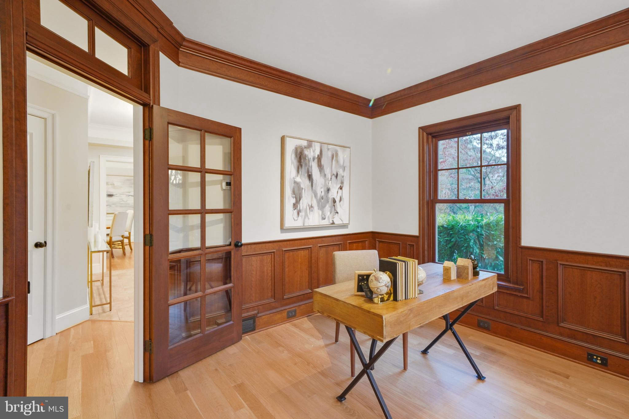 COUNTRY CLUB MANOR - Residential