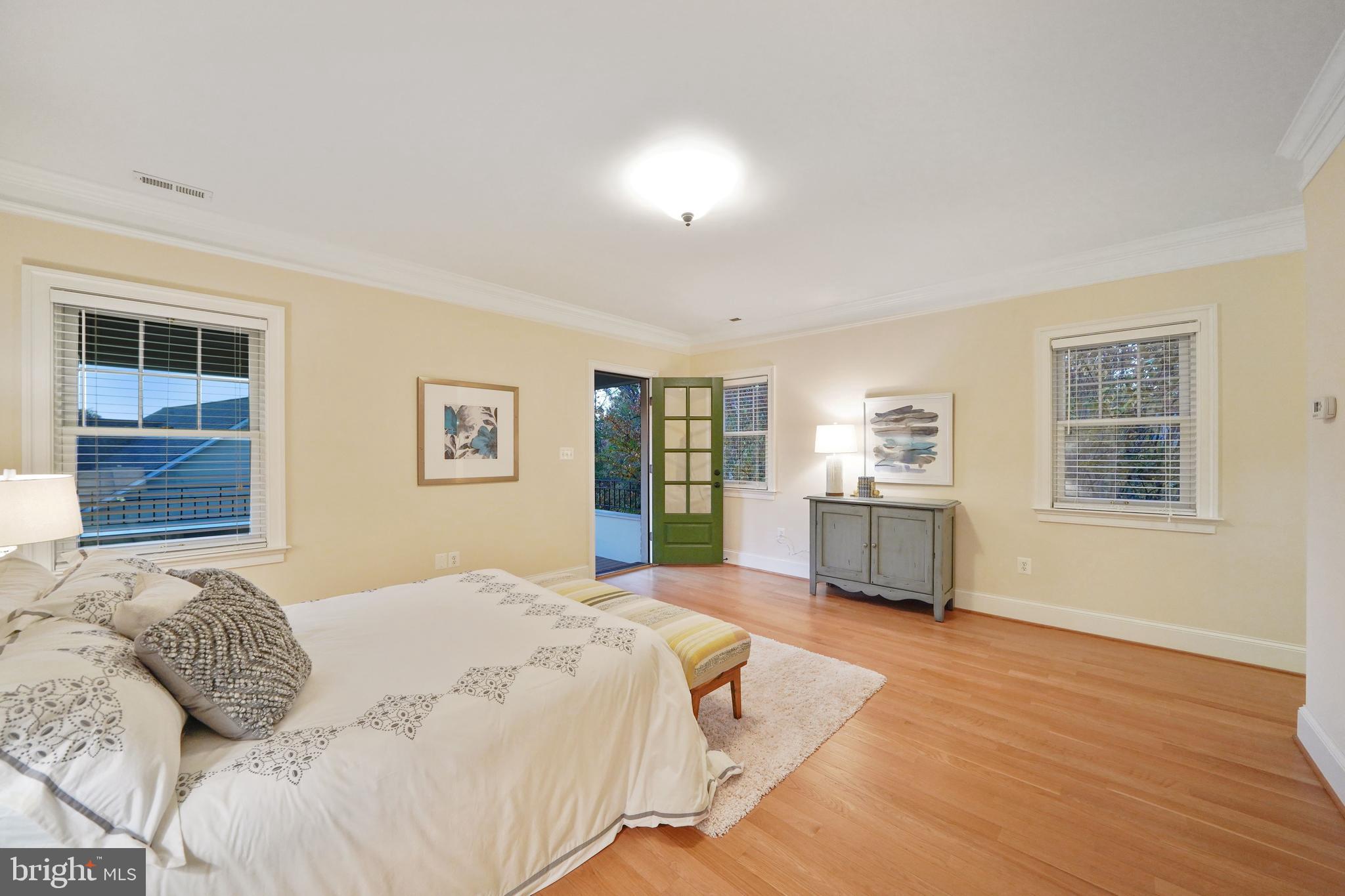 COUNTRY CLUB MANOR - Residential