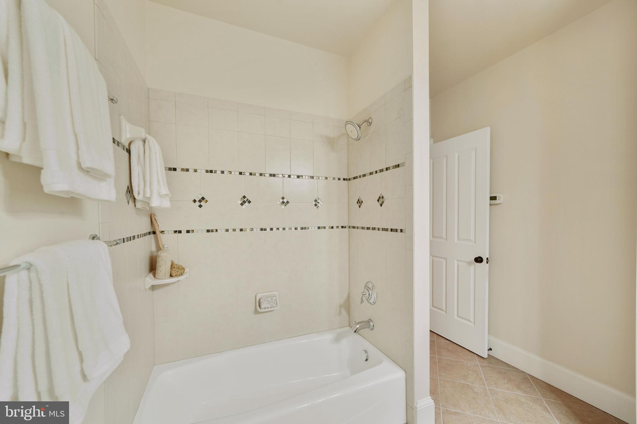 COUNTRY CLUB MANOR - Residential