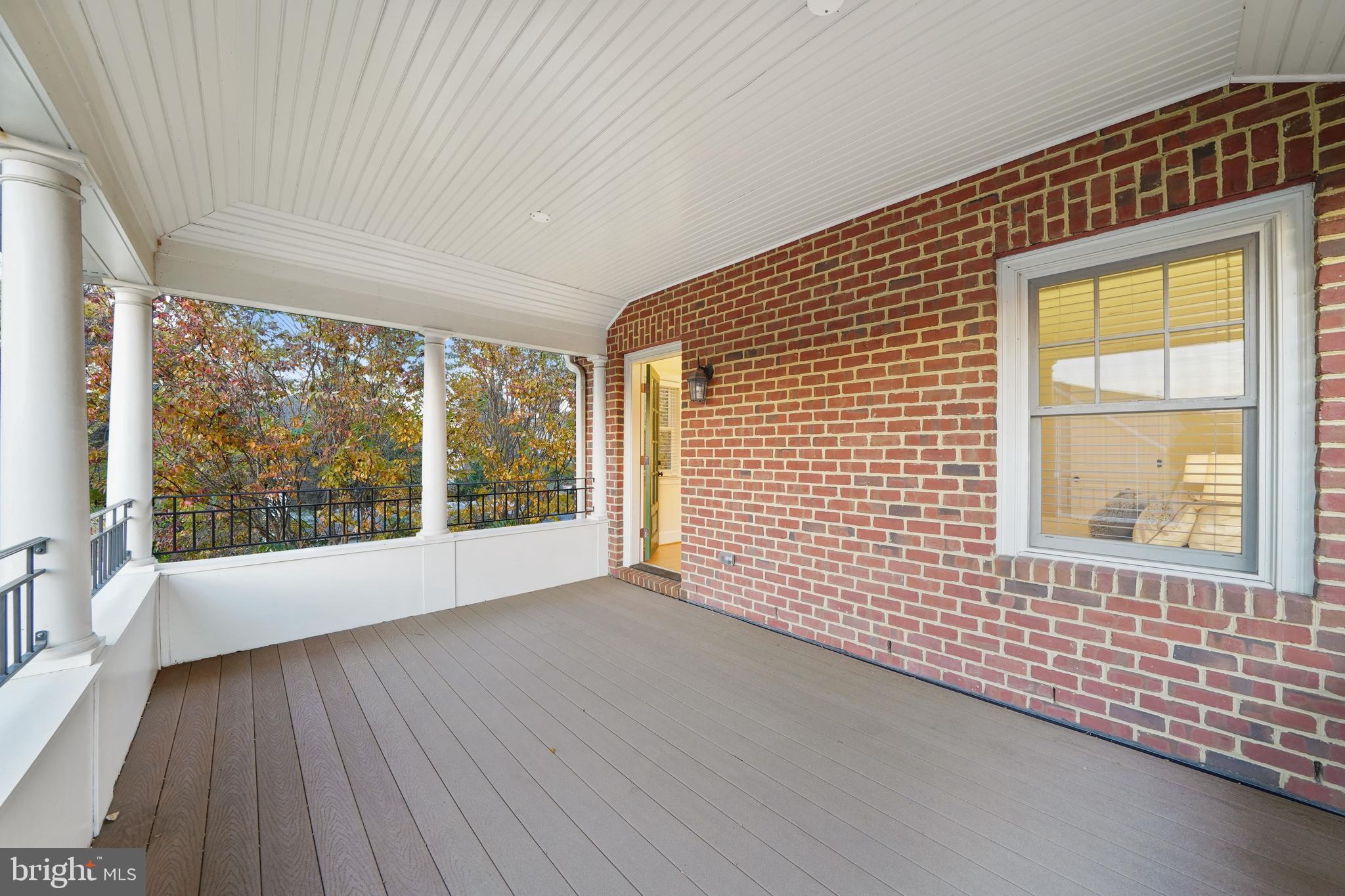 COUNTRY CLUB MANOR - Residential